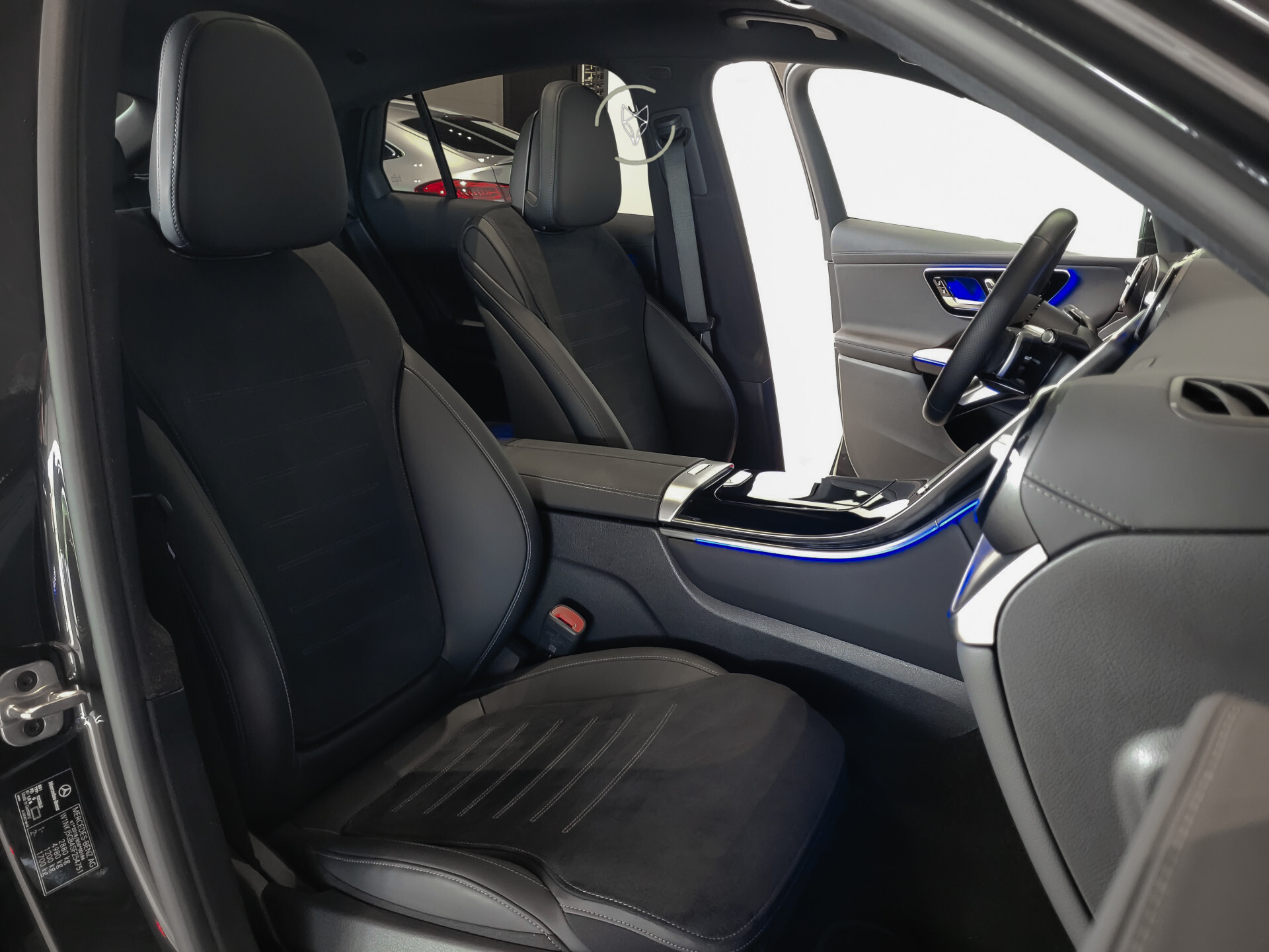 Mercedes-Benz GLC Coupé 300e 4-M AMG | Luchtvering | Achterassturing | ACC | Keyless | 360 | Mem | Burmester | Night | 20" | Night | Trekhaak | Premium Plus Foto 6