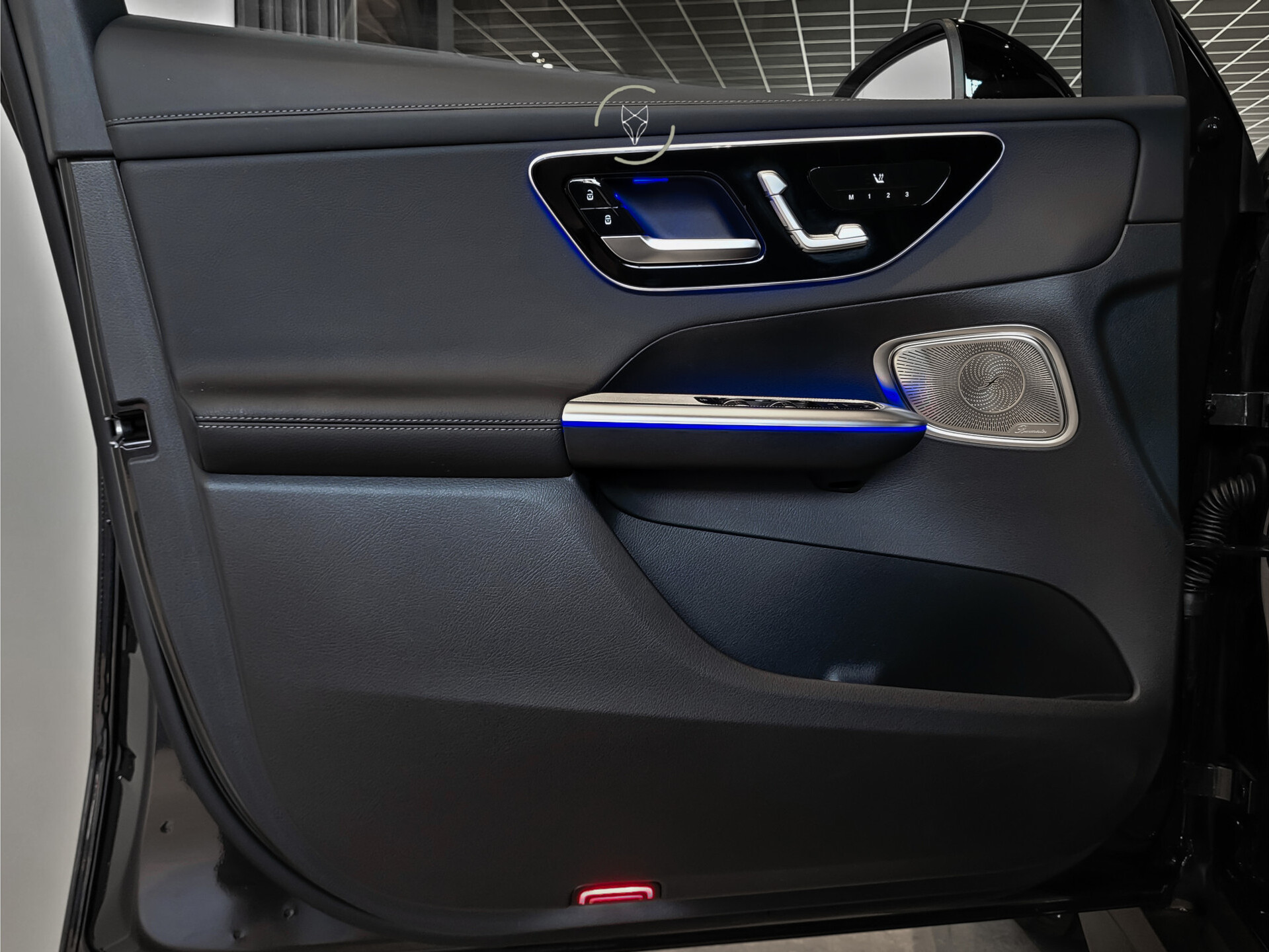 Mercedes-Benz GLC Coupé 300e 4-M AMG | Luchtvering | Achterassturing | ACC | Keyless | 360 | Mem | Burmester | Night | 20" | Night | Trekhaak | Premium Plus Foto 9