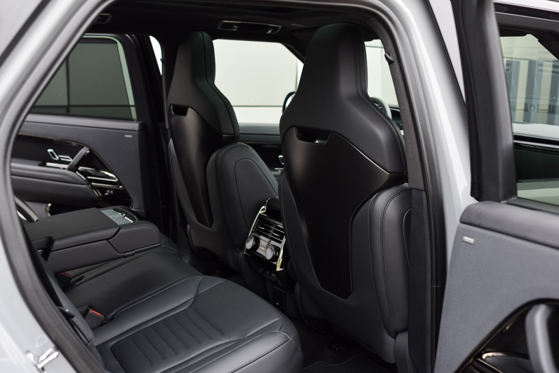 Land Rover Range Rover Sport 4.4 P635 SV Edition Two | Carbon wheels | Ceramic Brakes | Meridian Signature | NL auto Foto 24