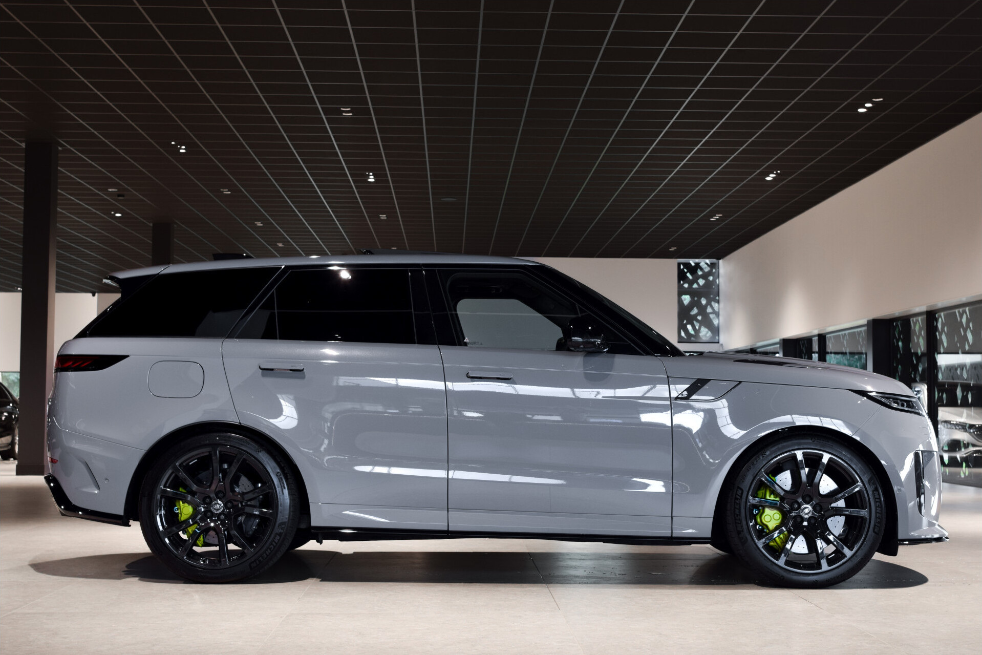 Land Rover Range Rover Sport 4.4 P635 SV Edition Two | Carbon wheels | Ceramic Brakes | Meridian Signature | NL auto Foto 3