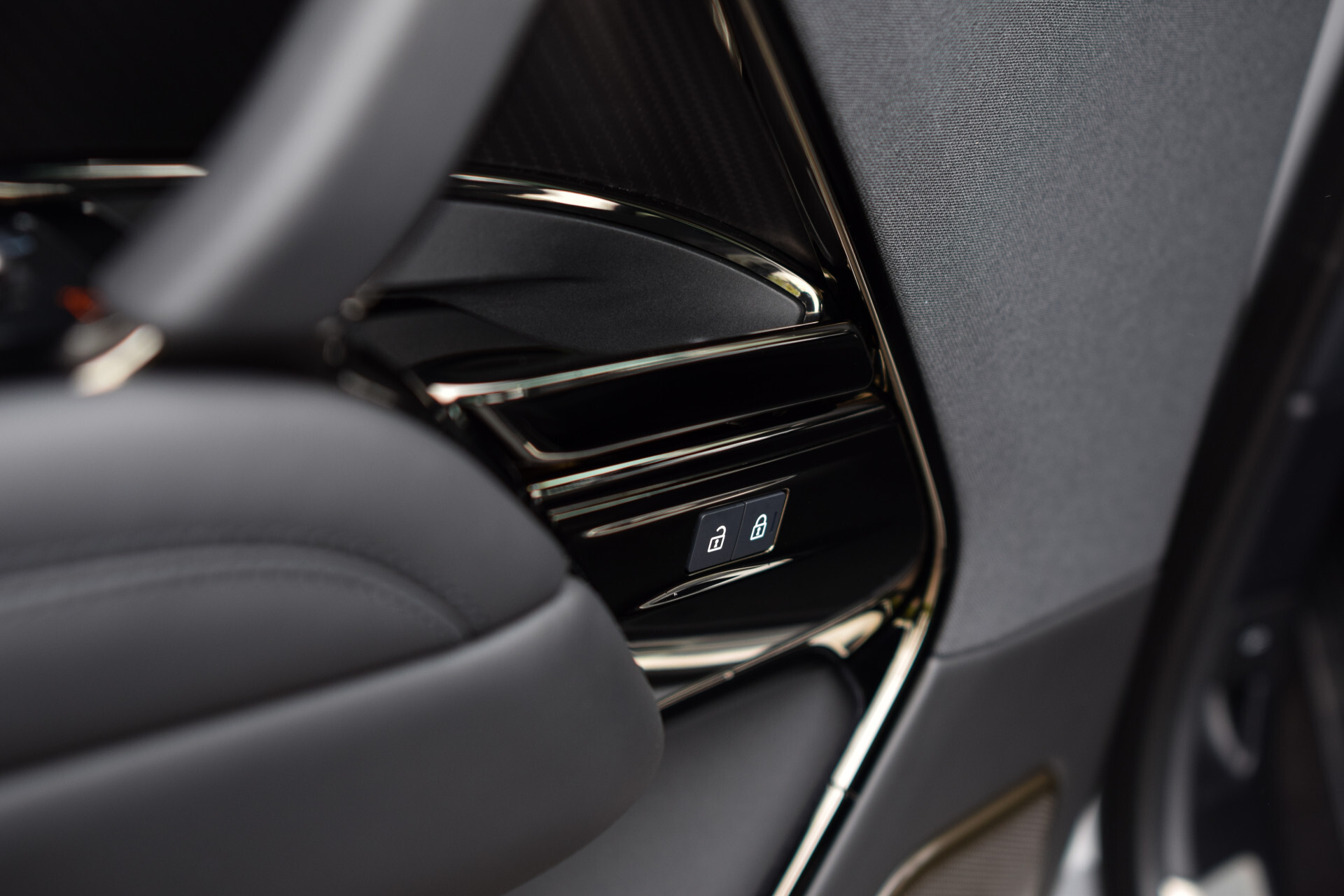 Land Rover Range Rover Sport 4.4 P635 SV Edition Two | Carbon wheels | Ceramic Brakes | Meridian Signature | NL auto Foto 32