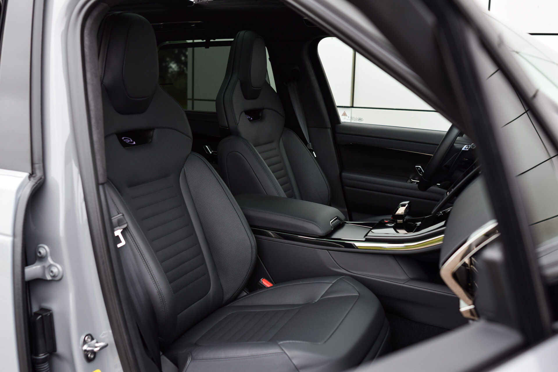 Land Rover Range Rover Sport 4.4 P635 SV Edition Two | Carbon wheels | Ceramic Brakes | Meridian Signature | NL auto Foto 6