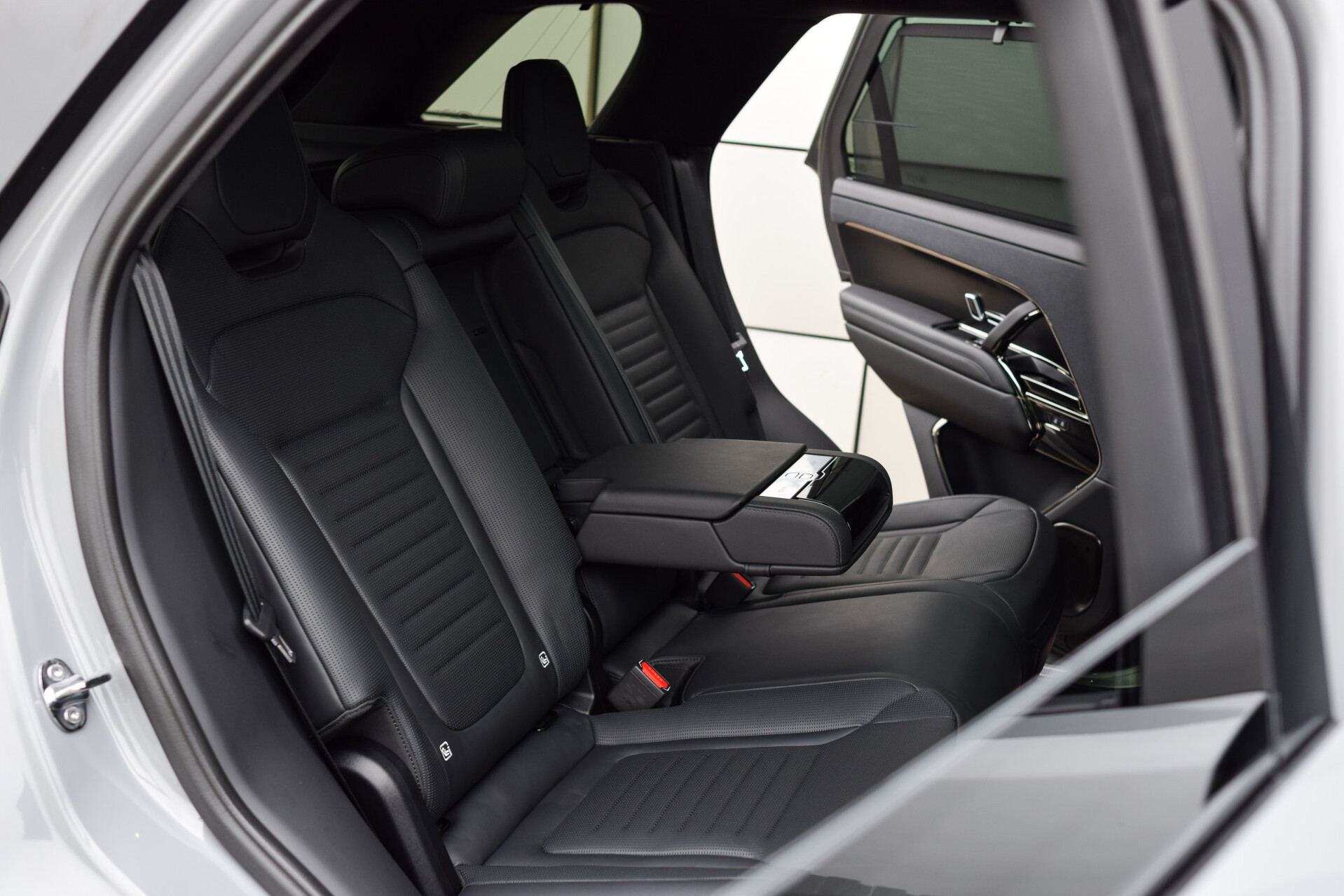 Land Rover Range Rover Sport 4.4 P635 SV Edition Two | Carbon wheels | Ceramic Brakes | Meridian Signature | NL auto Foto 7