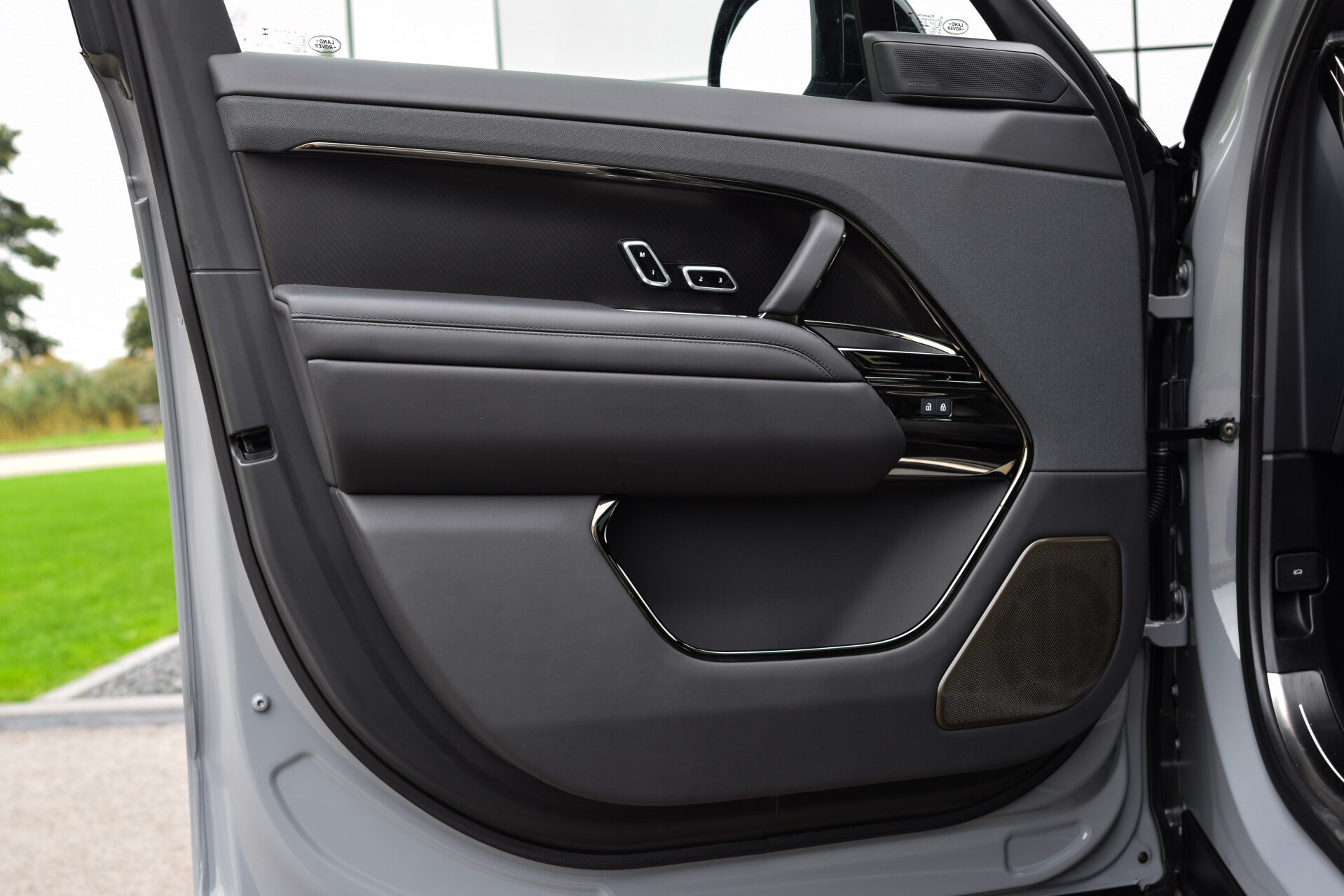 Land Rover Range Rover Sport 4.4 P635 SV Edition Two | Carbon wheels | Ceramic Brakes | Meridian Signature | NL auto Foto 8