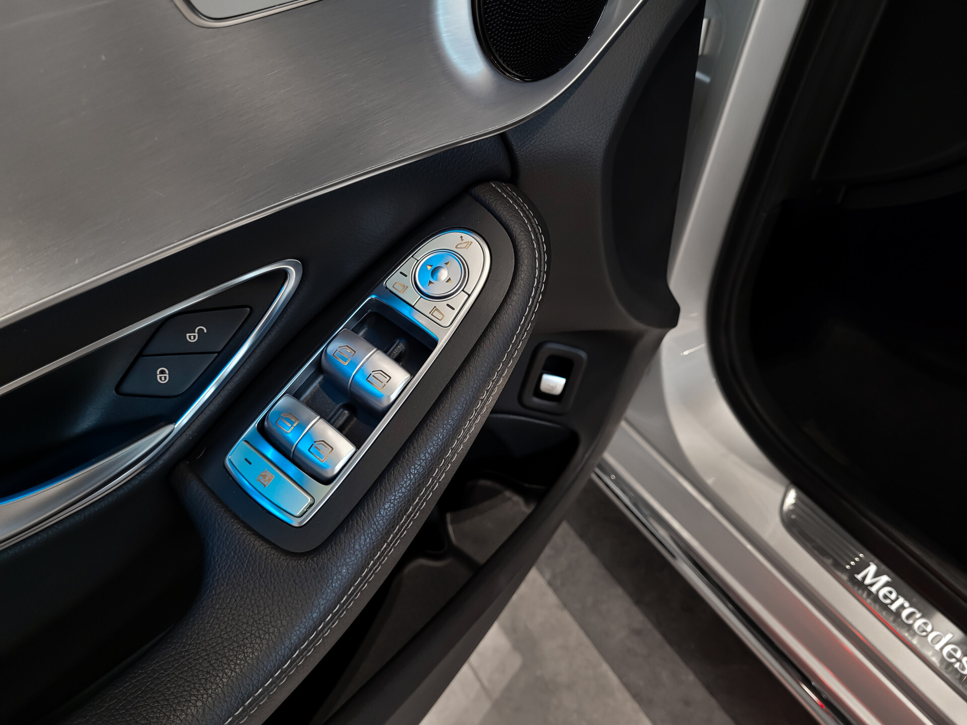 Mercedes-Benz C-Klasse Estate 350 e Avantgarde Airmatic | Camera | Verw-stoelen | Sfeerverlichting | Aut-kofferklep | New Service Foto 12