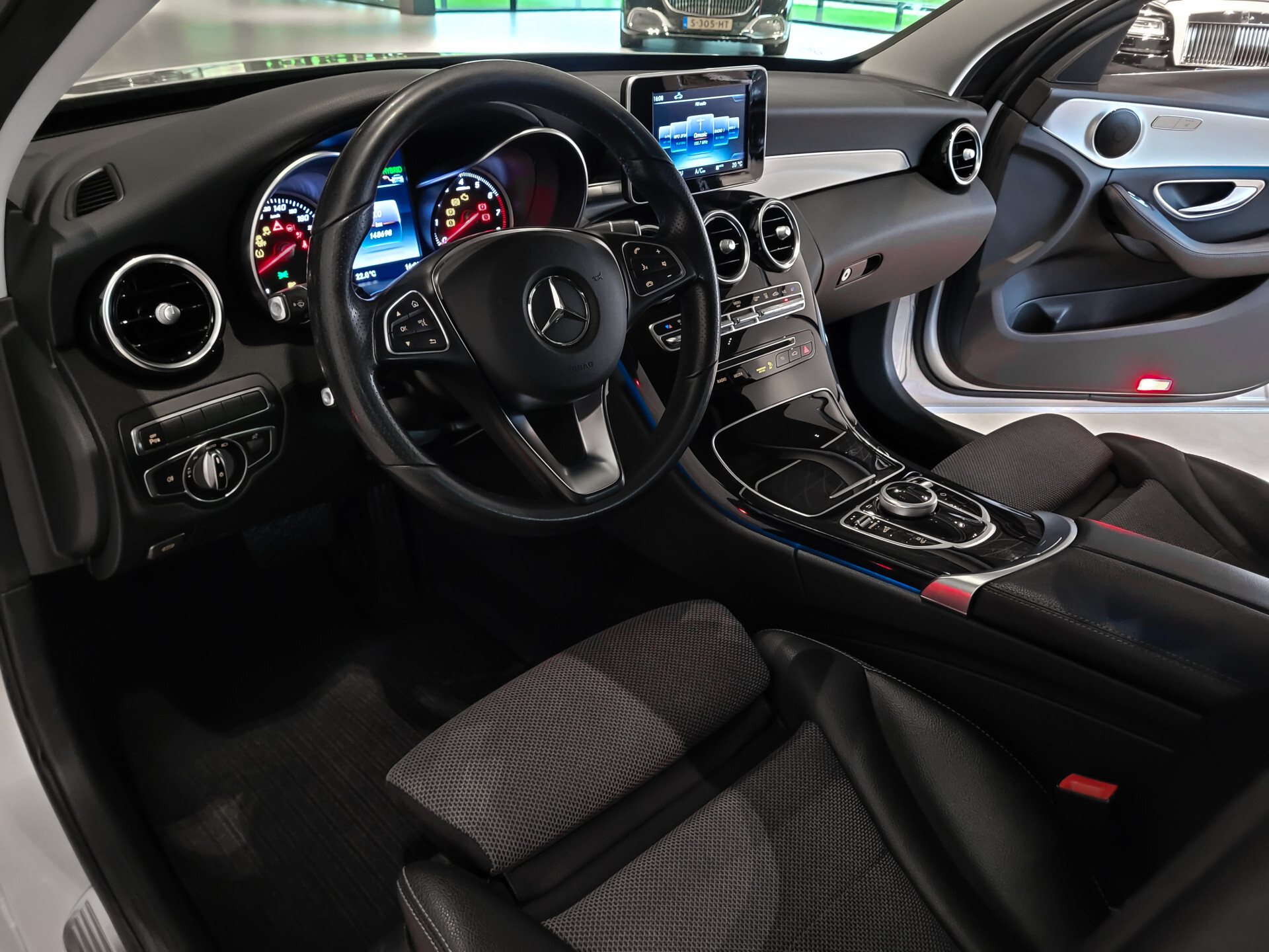 Mercedes-Benz C-Klasse Estate 350 e Avantgarde Airmatic | Camera | Verw-stoelen | Sfeerverlichting | Aut-kofferklep | New Service Foto 16