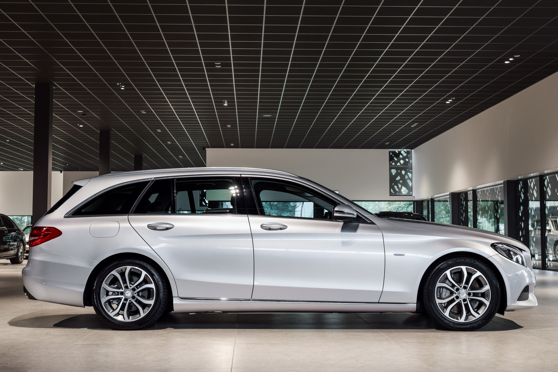 Mercedes-Benz C-Klasse Estate 350 e Avantgarde Airmatic | Camera | Verw-stoelen | Sfeerverlichting | Aut-kofferklep | New Service Foto 3