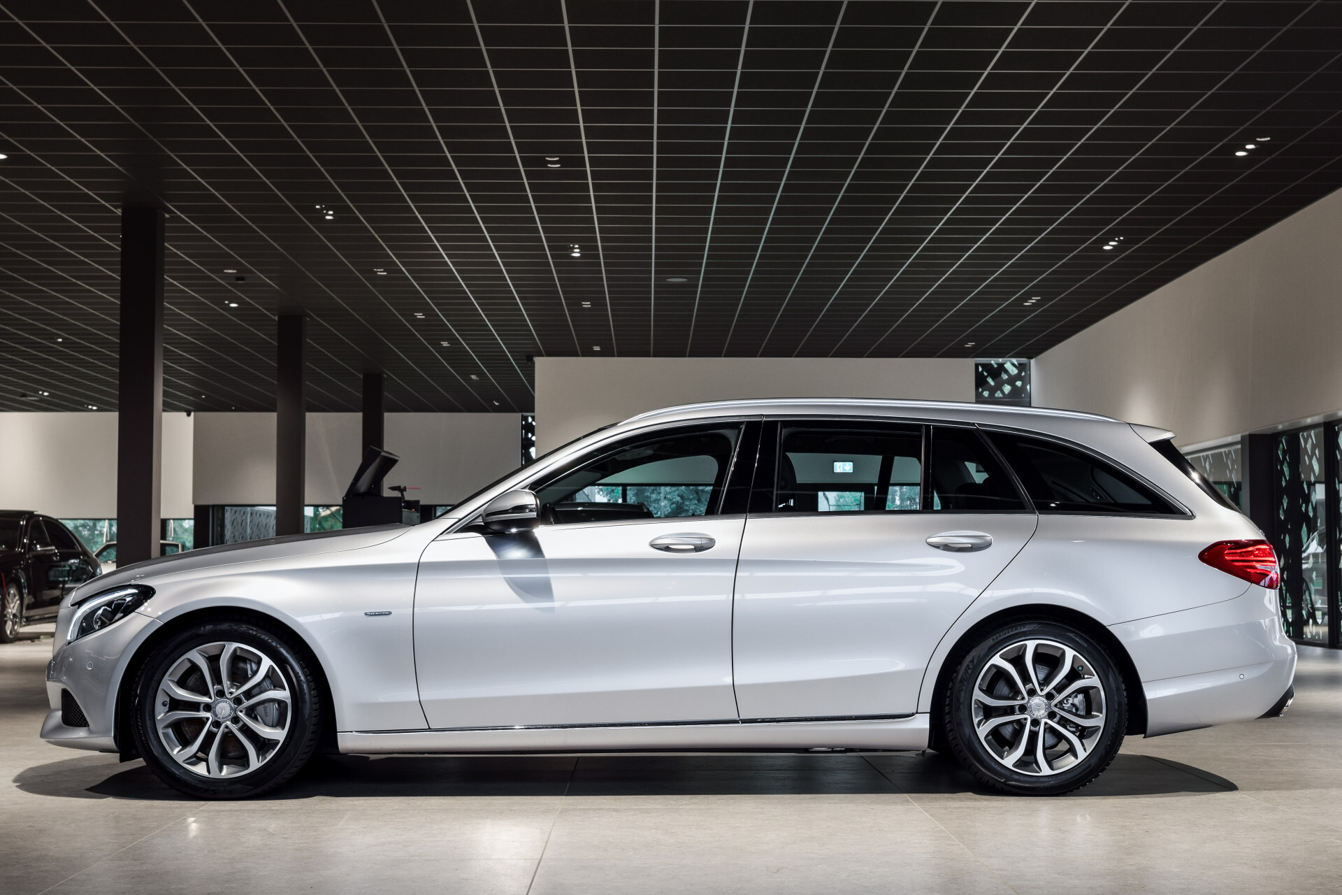 Mercedes-Benz C-Klasse Estate 350 e Avantgarde Airmatic | Camera | Verw-stoelen | Sfeerverlichting | Aut-kofferklep | New Service Foto 4