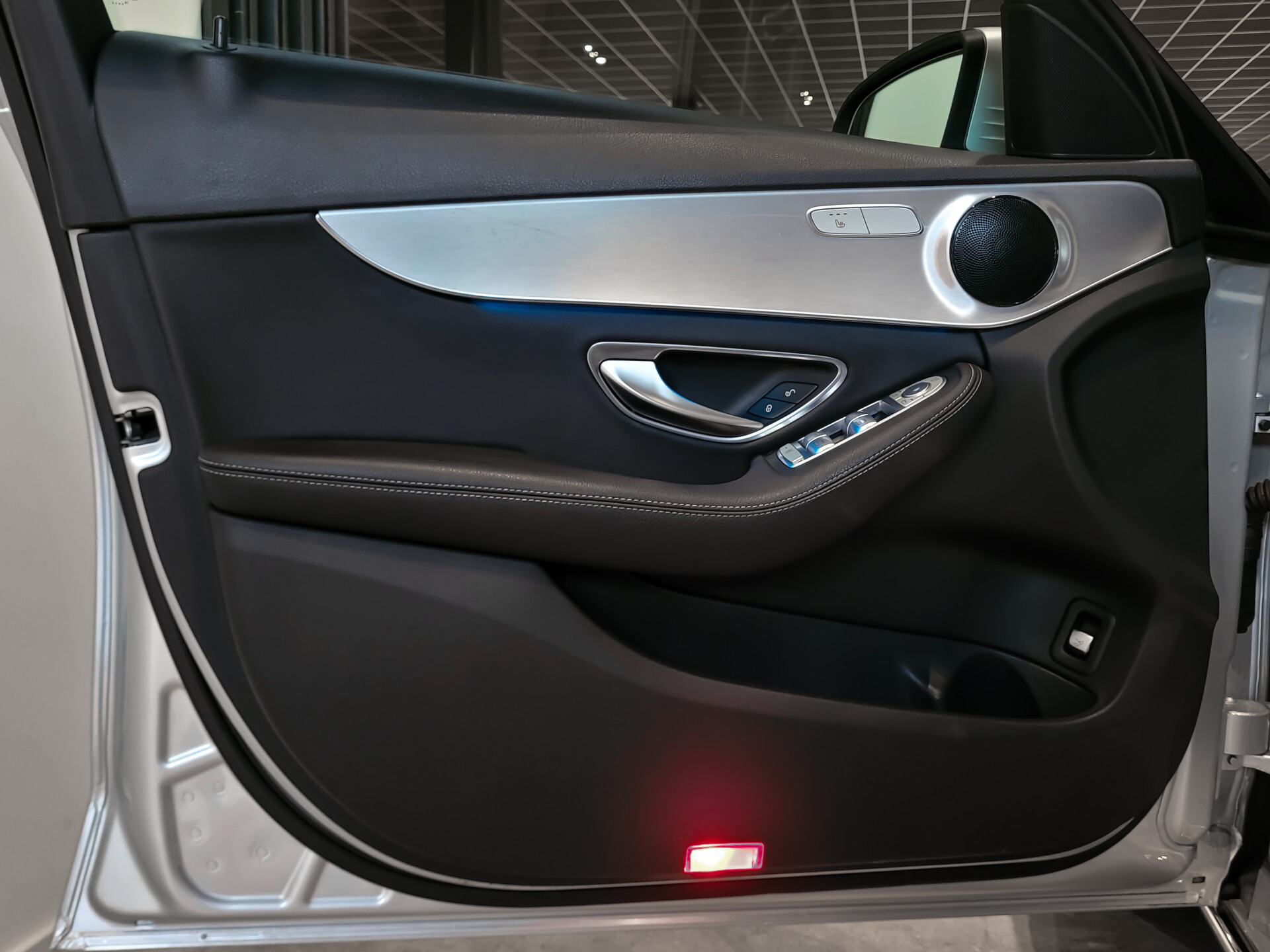 Mercedes-Benz C-Klasse Estate 350 e Avantgarde Airmatic | Camera | Verw-stoelen | Sfeerverlichting | Aut-kofferklep | New Service Foto 8