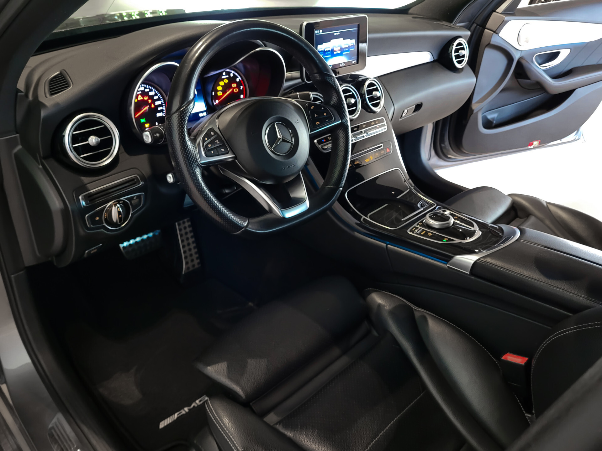 Mercedes-Benz C-Klasse Estate 180 AMG Sport Edition Leder | Sfeerverlichting | Aut-kofferklep | LED | 19" | New Service/APK Foto 16