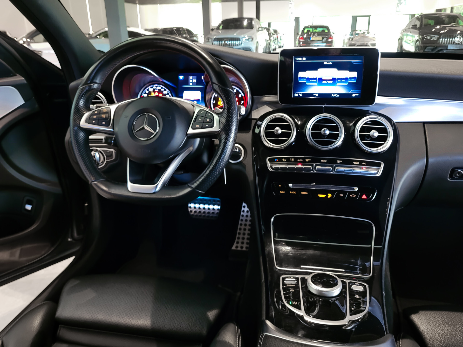 Mercedes-Benz C-Klasse Estate 180 AMG Sport Edition Leder | Sfeerverlichting | Aut-kofferklep | LED | 19" | New Service/APK Foto 23