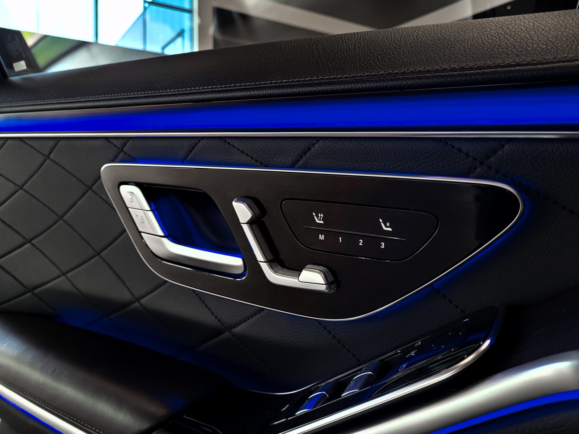 Mercedes-Benz S-Klasse 400d 4-M AMG Achterassturing | Ruitleder | Burmester | Rij-assistentie | Keyless | Night | 21" Aut9 Foto 11