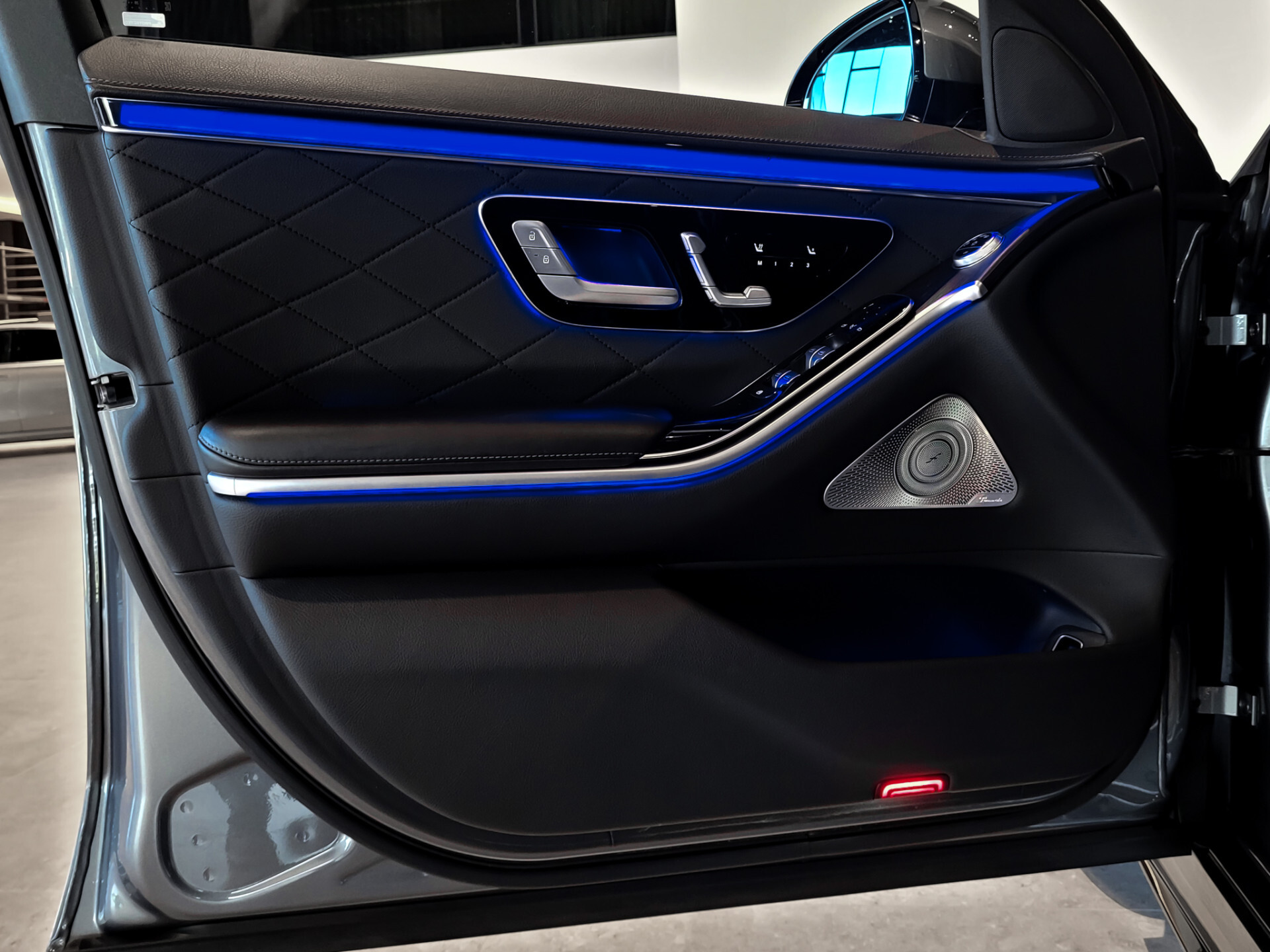 Mercedes-Benz S-Klasse 400d 4-M AMG Achterassturing | Ruitleder | Burmester | Rij-assistentie | Keyless | Night | 21" Aut9 Foto 7