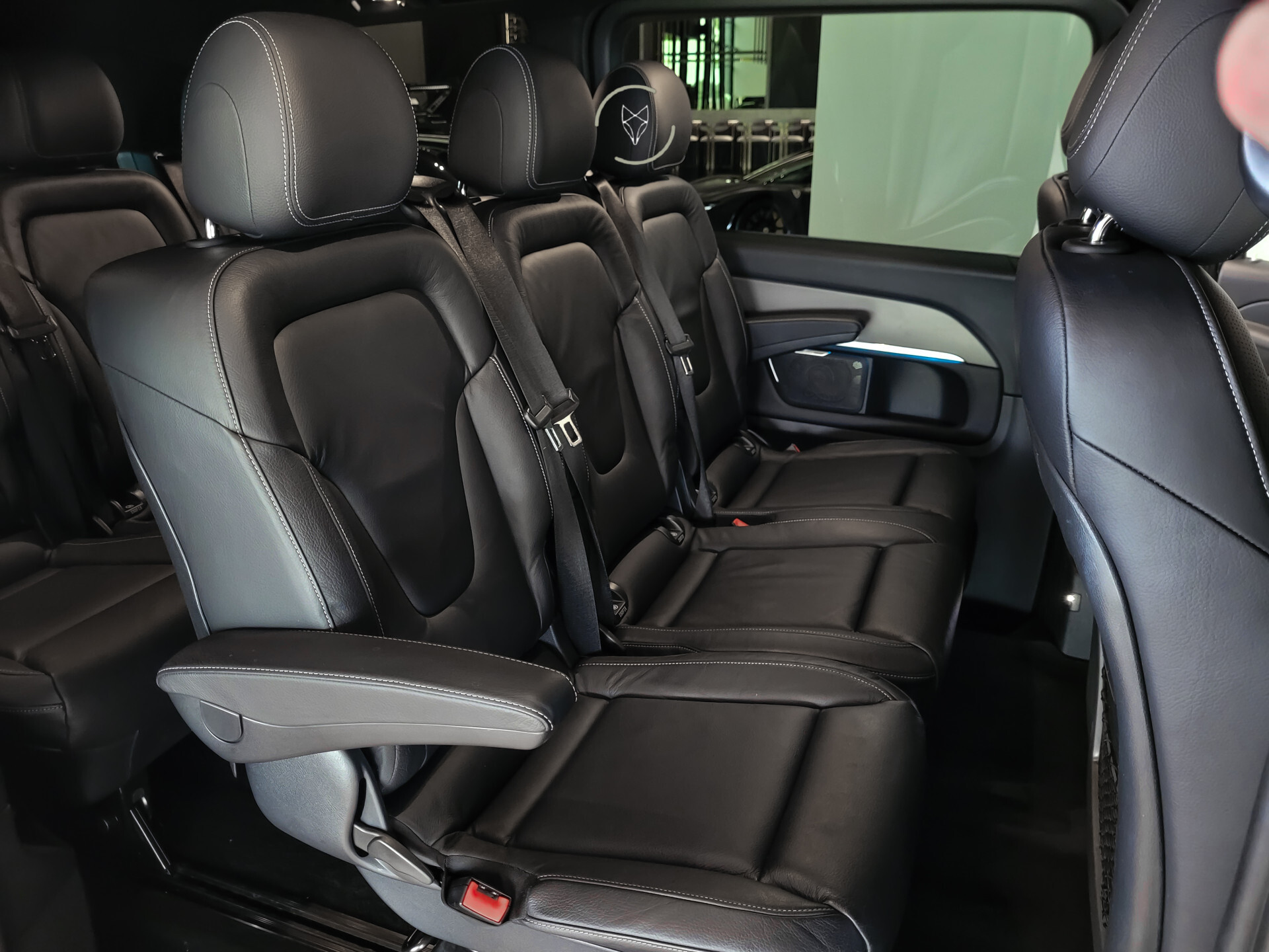 Mercedes-Benz V-Klasse 250d 4-M Lang Avantgarde Edition 8-Persoons | Distronic ACC | Standkachel | Burmester | 360 | Stoelkoeling | 19" Foto 12