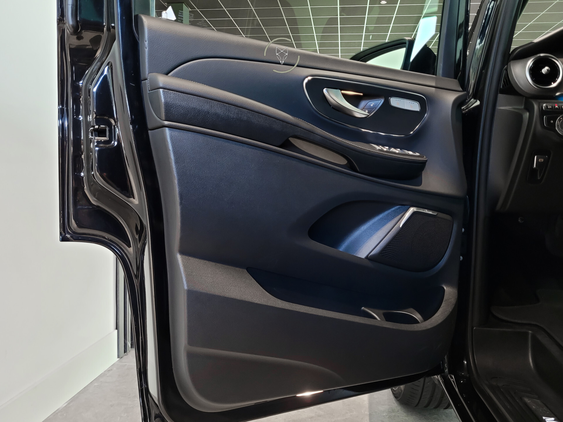 Mercedes-Benz V-Klasse 250d 4-M Lang Avantgarde Edition 8-Persoons | Distronic ACC | Standkachel | Burmester | 360 | Stoelkoeling | 19" Foto 14