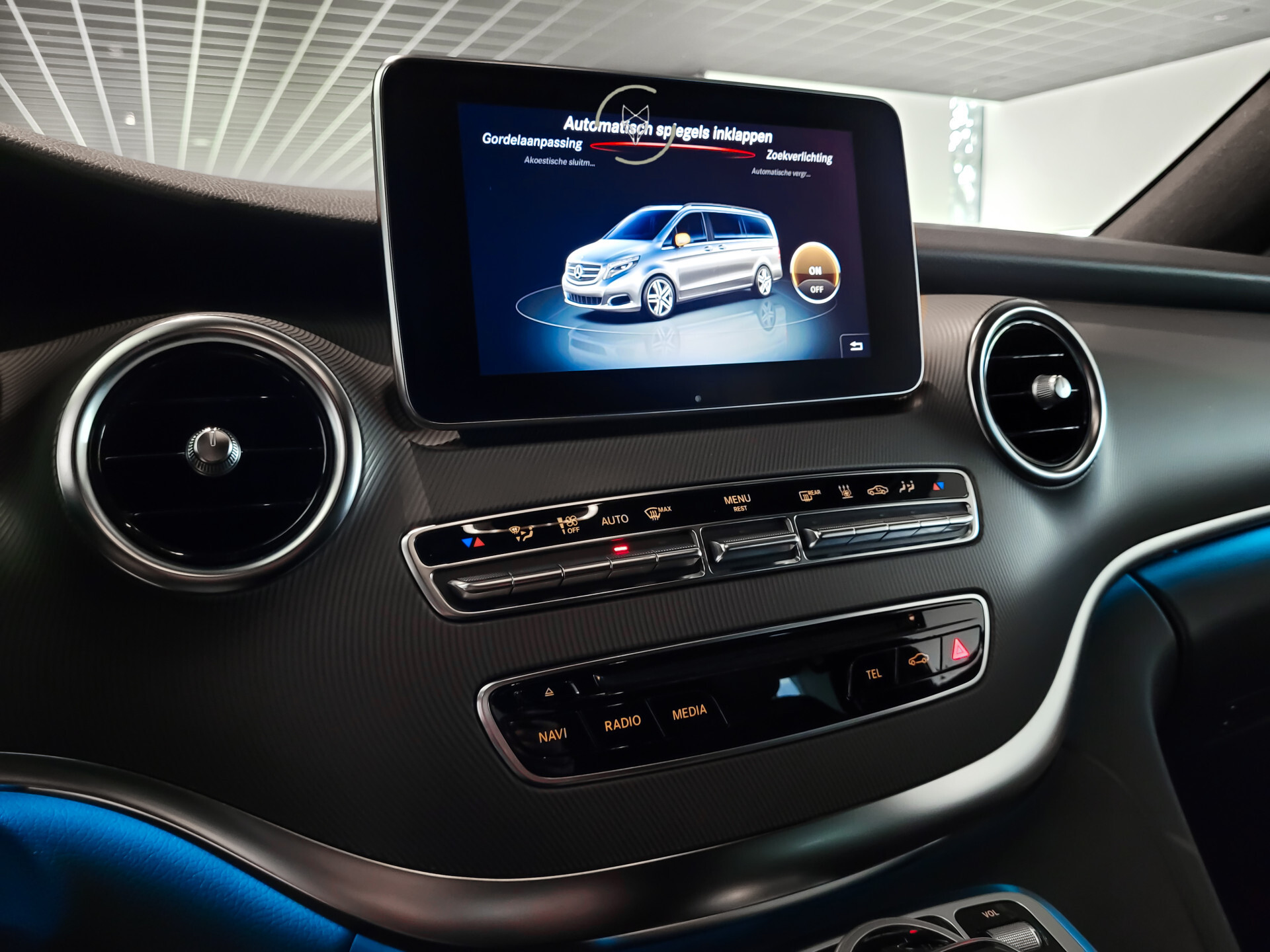 Mercedes-Benz V-Klasse 250d 4-M Lang Avantgarde Edition 8-Persoons | Distronic ACC | Standkachel | Burmester | 360 | Stoelkoeling | 19" Foto 21