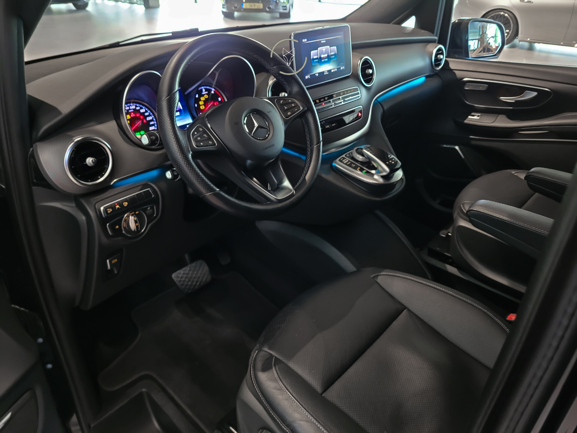 Mercedes-Benz V-Klasse 250d 4-M Lang Avantgarde Edition 8-Persoons | Distronic ACC | Standkachel | Burmester | 360 | Stoelkoeling | 19" Foto 22