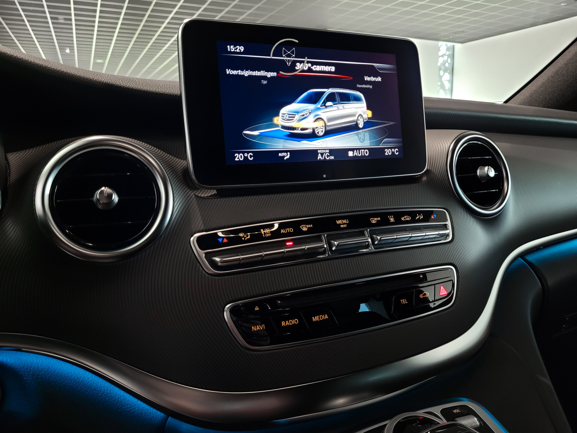 Mercedes-Benz V-Klasse 250d 4-M Lang Avantgarde Edition 8-Persoons | Distronic ACC | Standkachel | Burmester | 360 | Stoelkoeling | 19" Foto 25