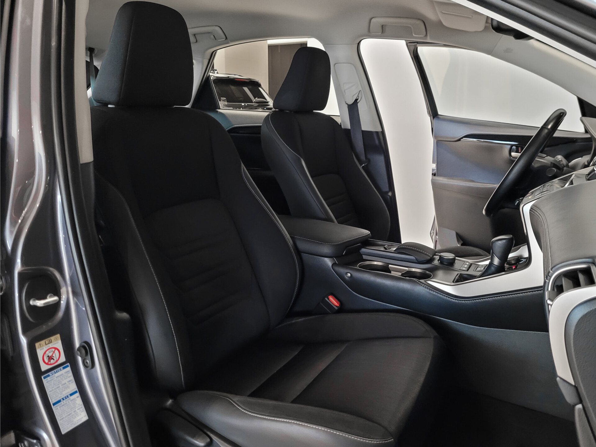 Lexus NX 300h AWD Business Line Dealer onderhouden | Mercury Grey | LED | Camera | Parkeersensoren Foto 10