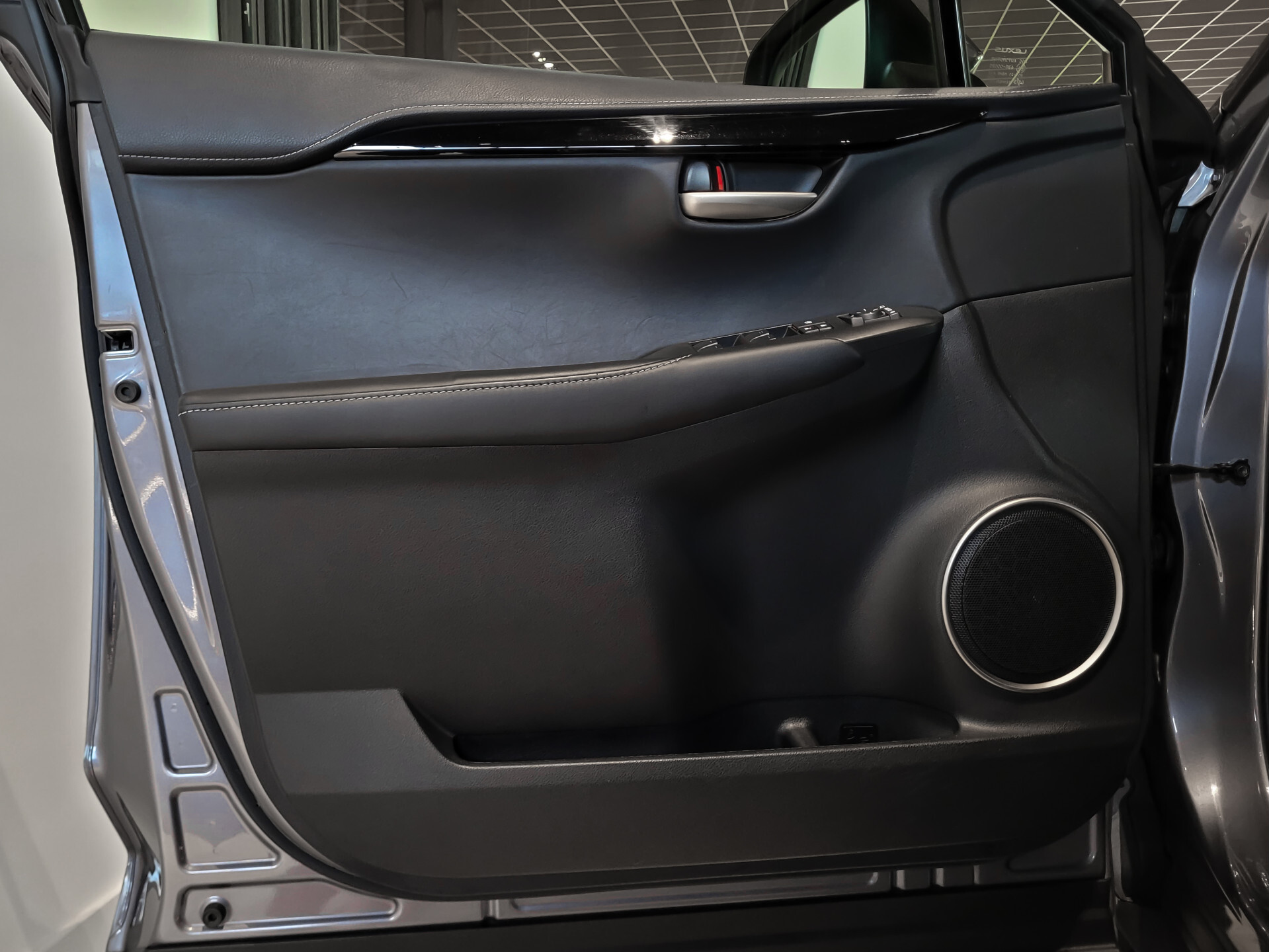 Lexus NX 300h AWD Business Line Dealer onderhouden | Mercury Grey | LED | Camera | Parkeersensoren Foto 12