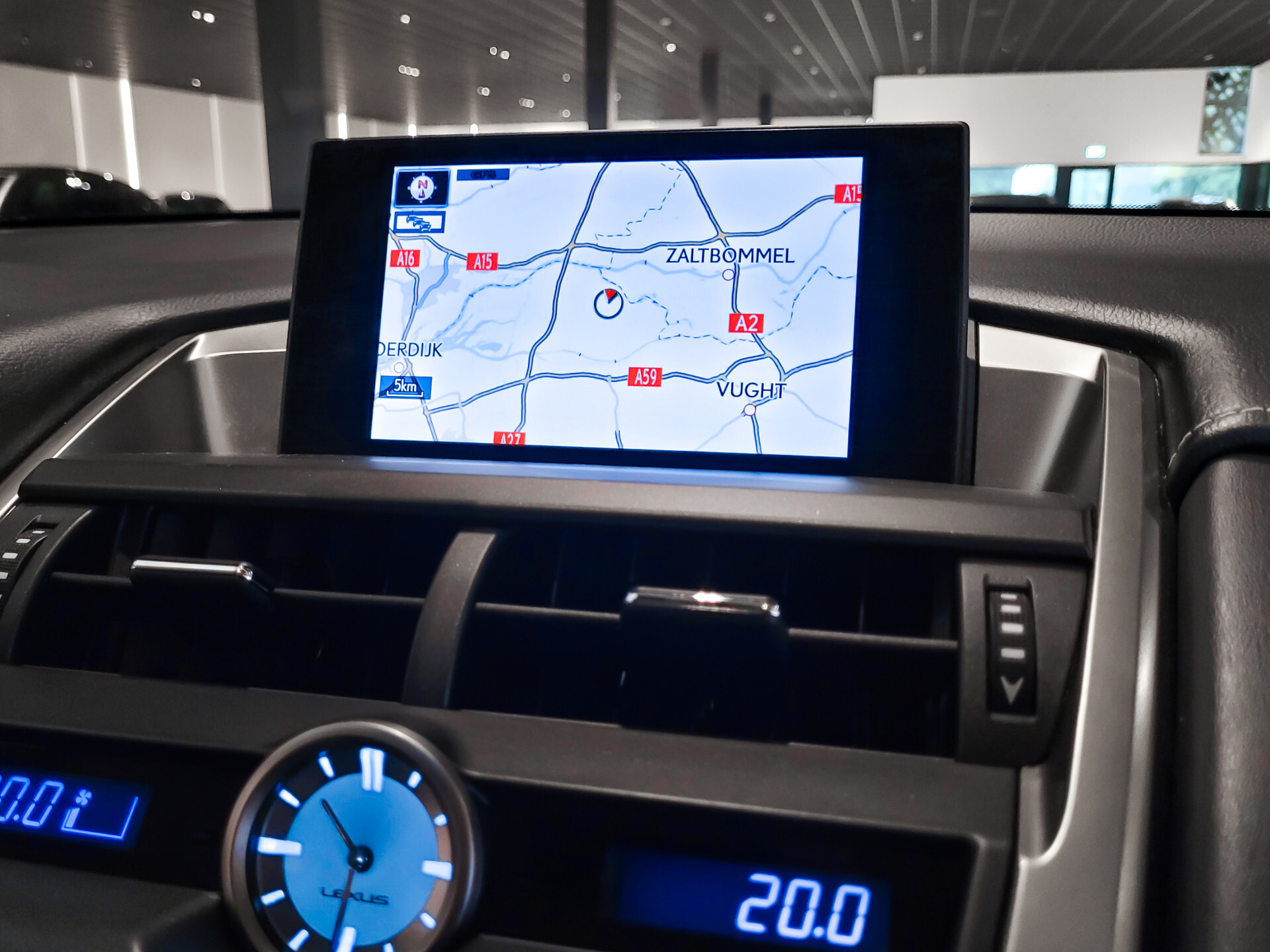 Lexus NX 300h AWD Business Line Dealer onderhouden | Mercury Grey | LED | Camera | Parkeersensoren Foto 15