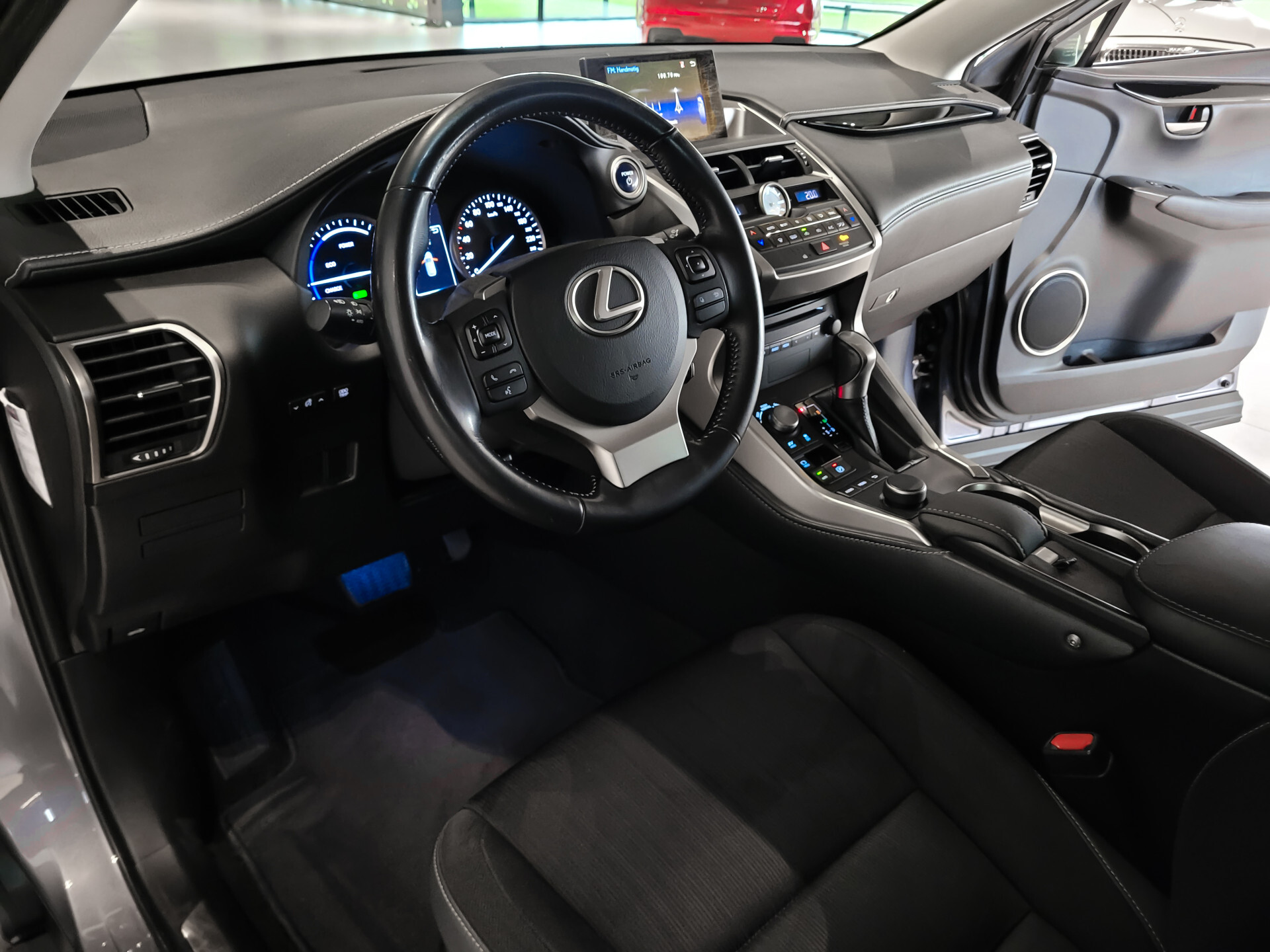 Lexus NX 300h AWD Business Line Dealer onderhouden | Mercury Grey | LED | Camera | Parkeersensoren Foto 18