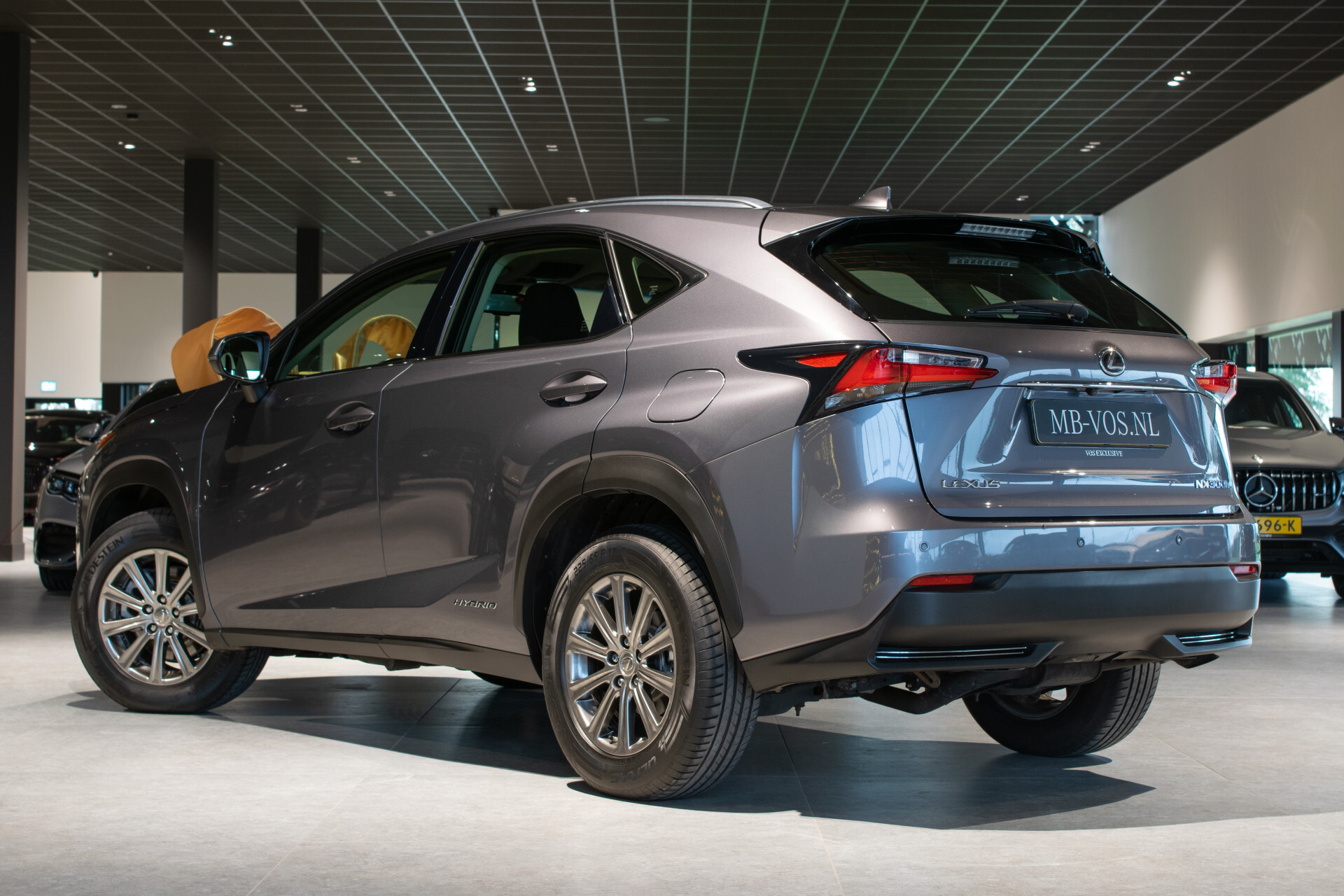 Lexus NX 300h AWD Business Line Dealer onderhouden | Mercury Grey | LED | Camera | Parkeersensoren Foto 2