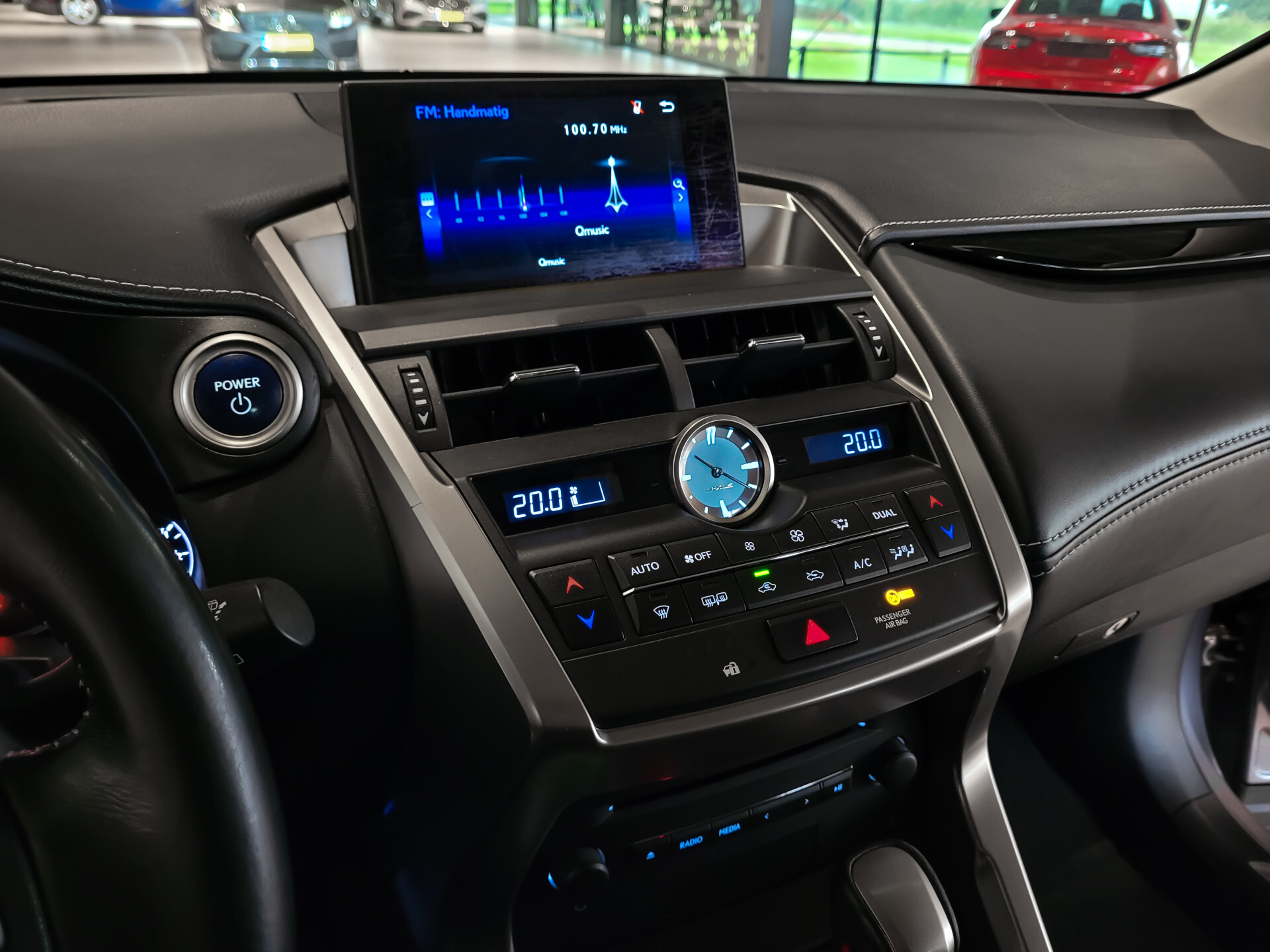 Lexus NX 300h AWD Business Line Dealer onderhouden | Mercury Grey | LED | Camera | Parkeersensoren Foto 20