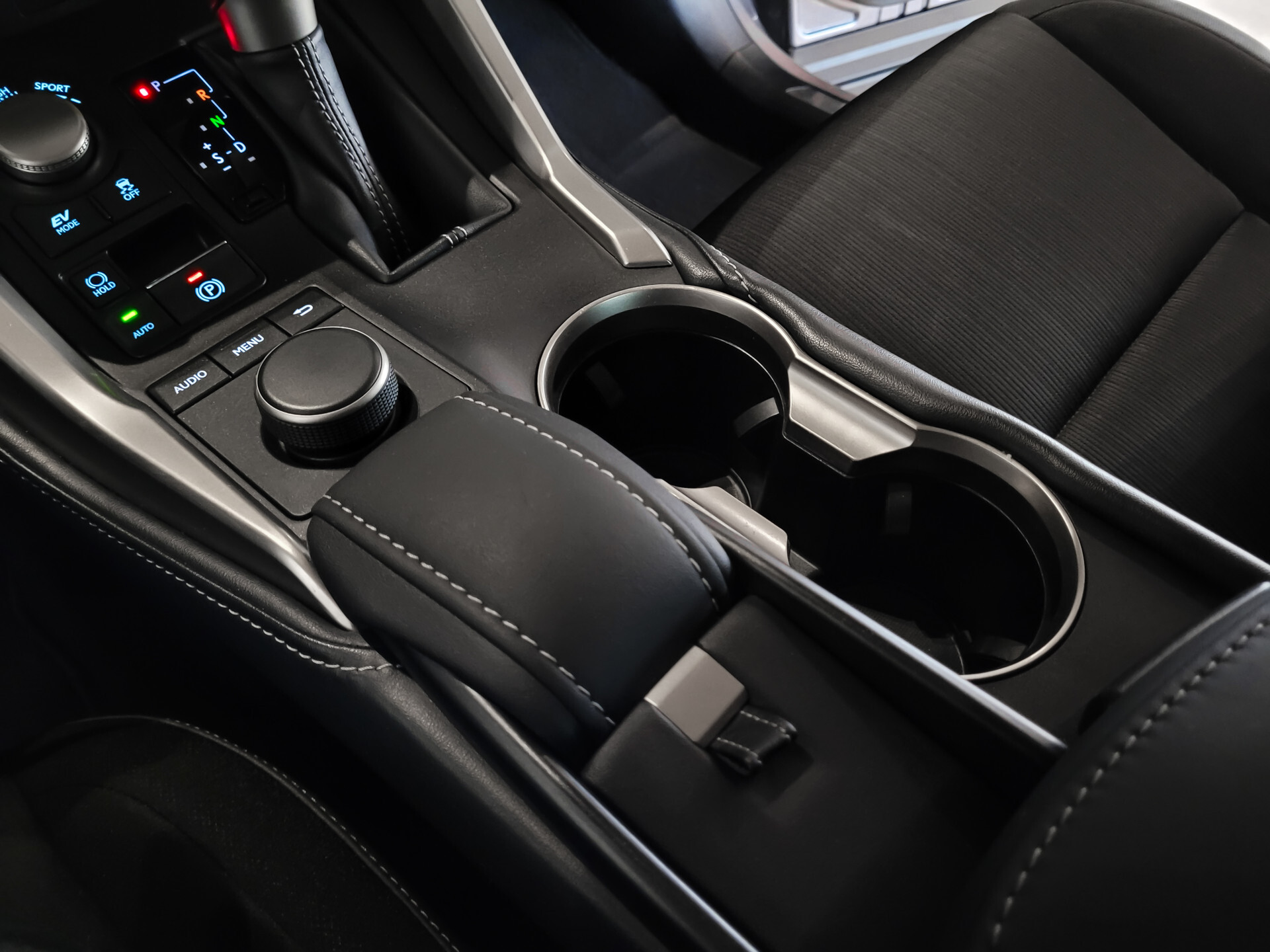 Lexus NX 300h AWD Business Line Dealer onderhouden | Mercury Grey | LED | Camera | Parkeersensoren Foto 25