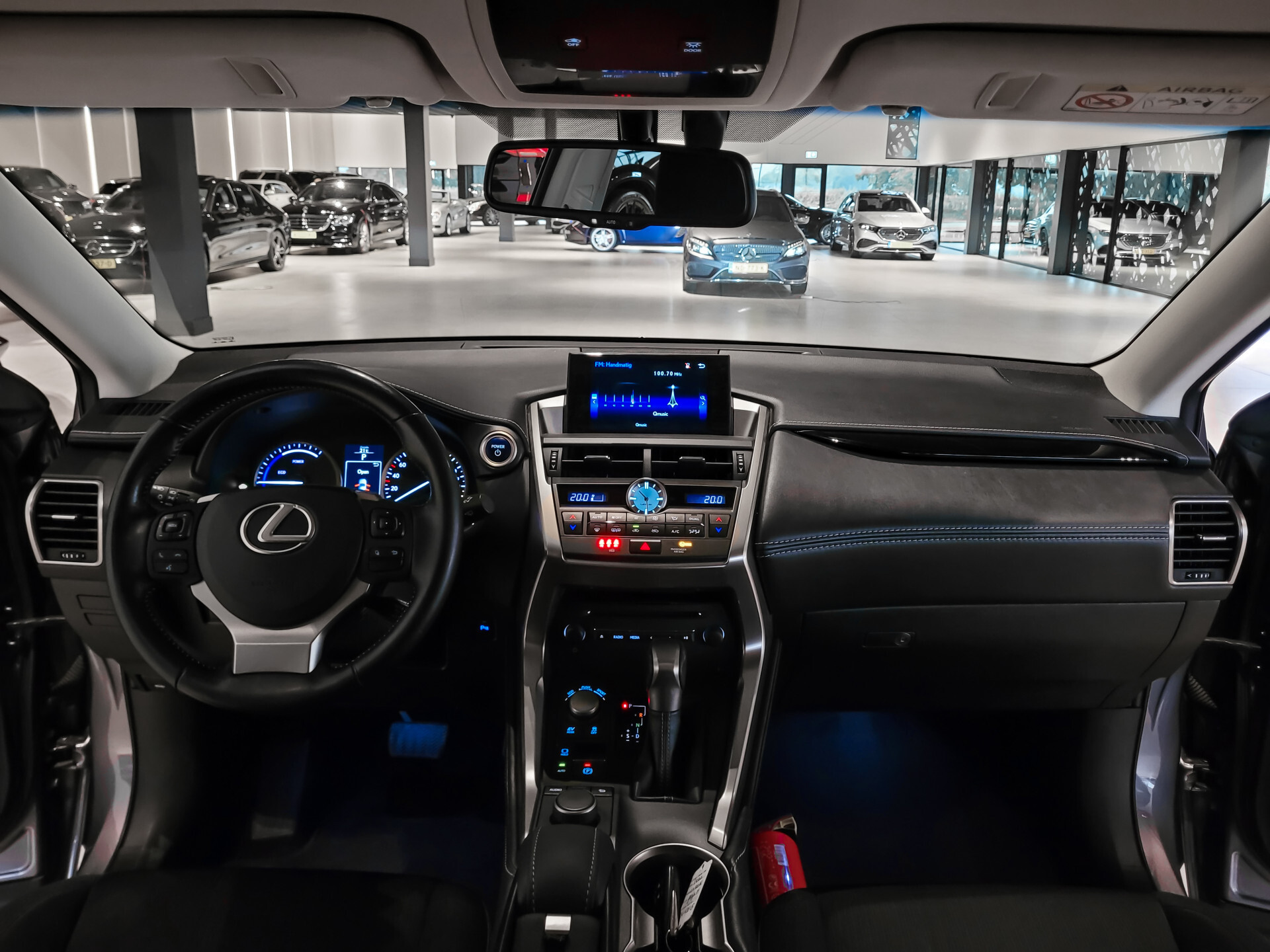 Lexus NX 300h AWD Business Line Dealer onderhouden | Mercury Grey | LED | Camera | Parkeersensoren Foto 31