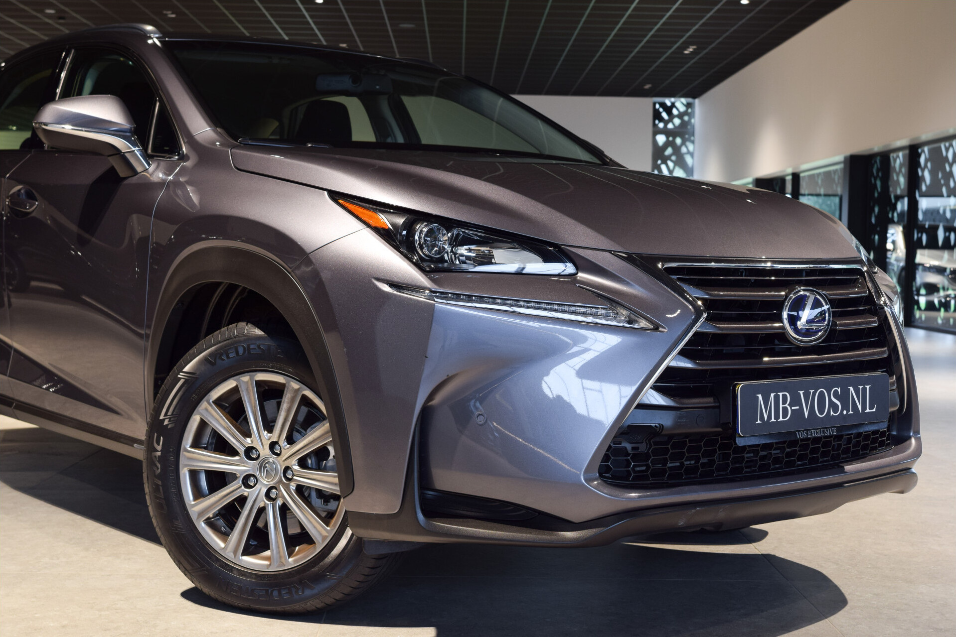 Lexus NX 300h AWD Business Line Dealer onderhouden | Mercury Grey | LED | Camera | Parkeersensoren Foto 35