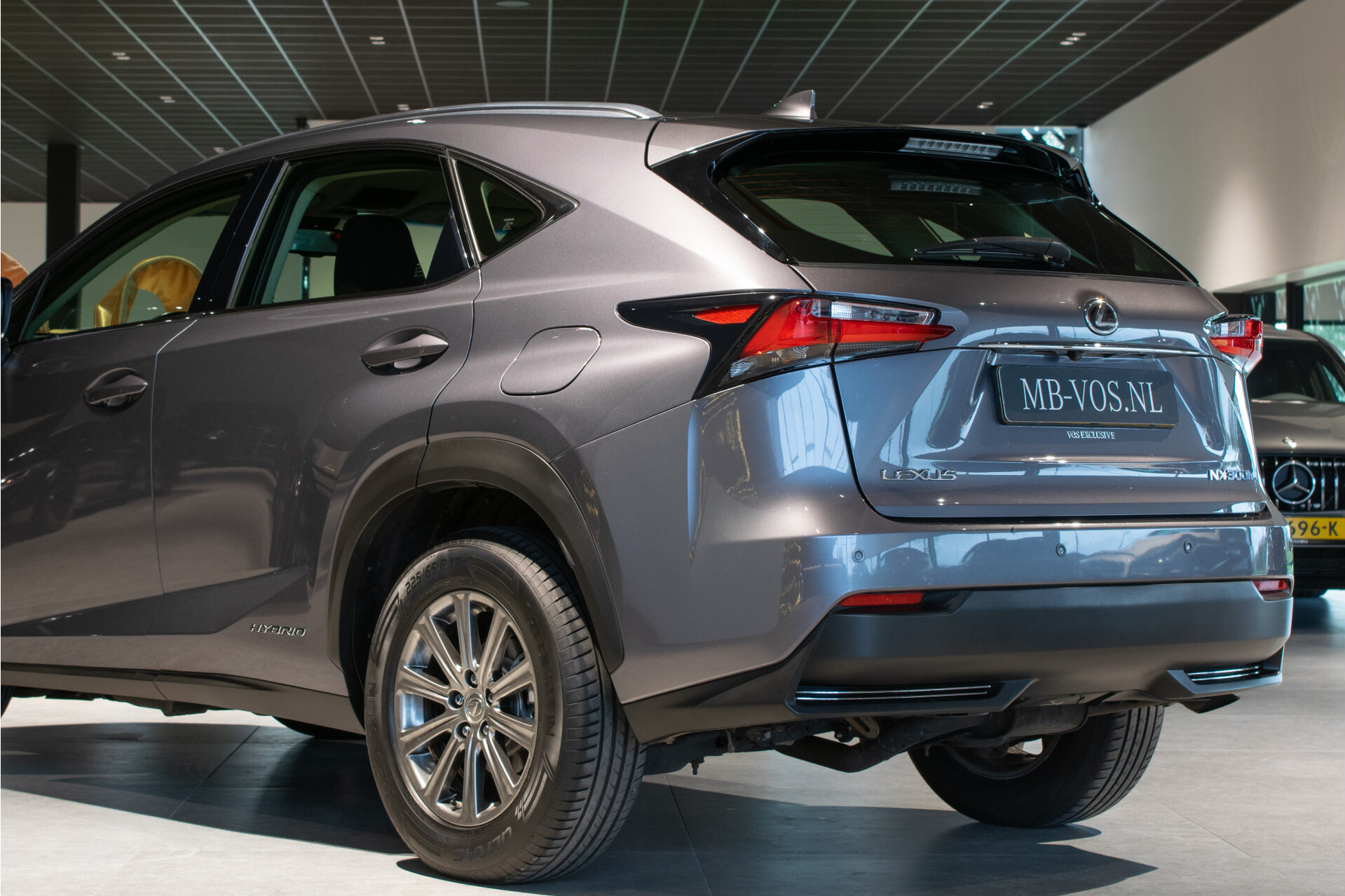 Lexus NX 300h AWD Business Line Dealer onderhouden | Mercury Grey | LED | Camera | Parkeersensoren Foto 4
