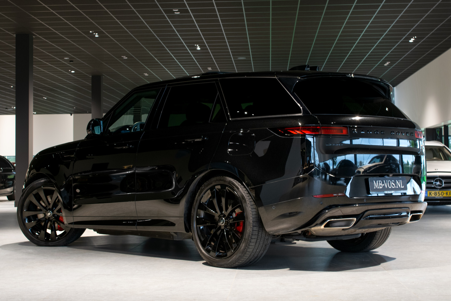 Land Rover Range Rover Sport 3.0 P510e First Edition Light Cloud leder | Forced Carbon | Massage | 23" | Trekhaak | BTW Foto 2
