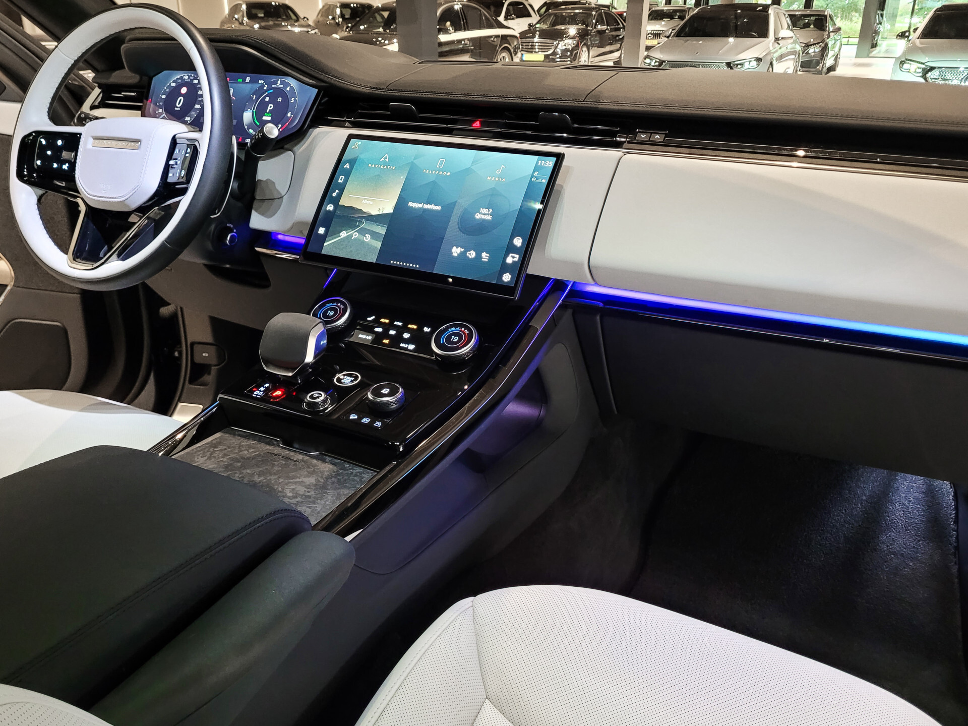 Land Rover Range Rover Sport 3.0 P510e First Edition Light Cloud leder | Forced Carbon | Massage | 23" | Trekhaak | BTW Foto 25