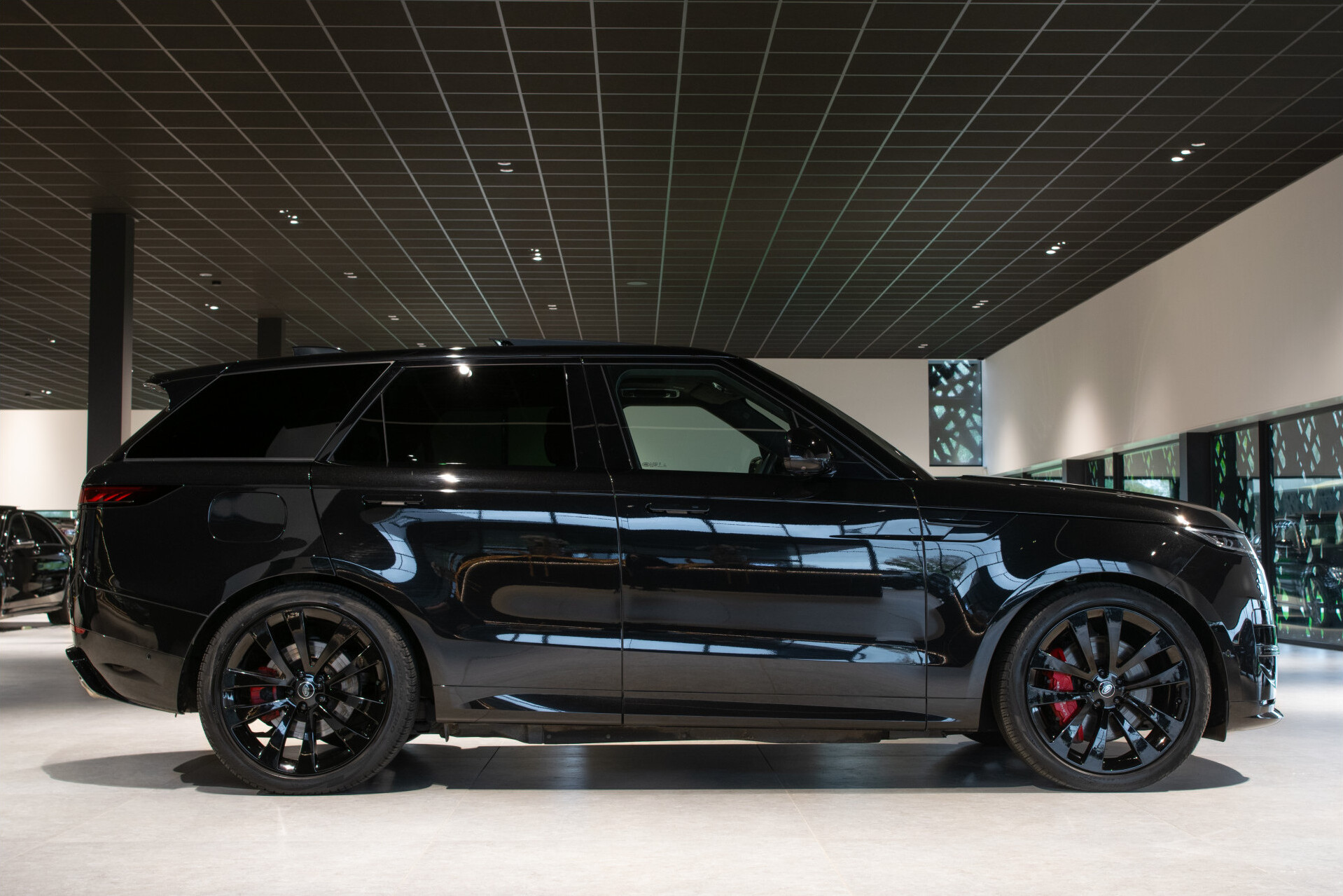 Land Rover Range Rover Sport 3.0 P510e First Edition Light Cloud leder | Forced Carbon | Massage | 23" | Trekhaak | BTW Foto 3