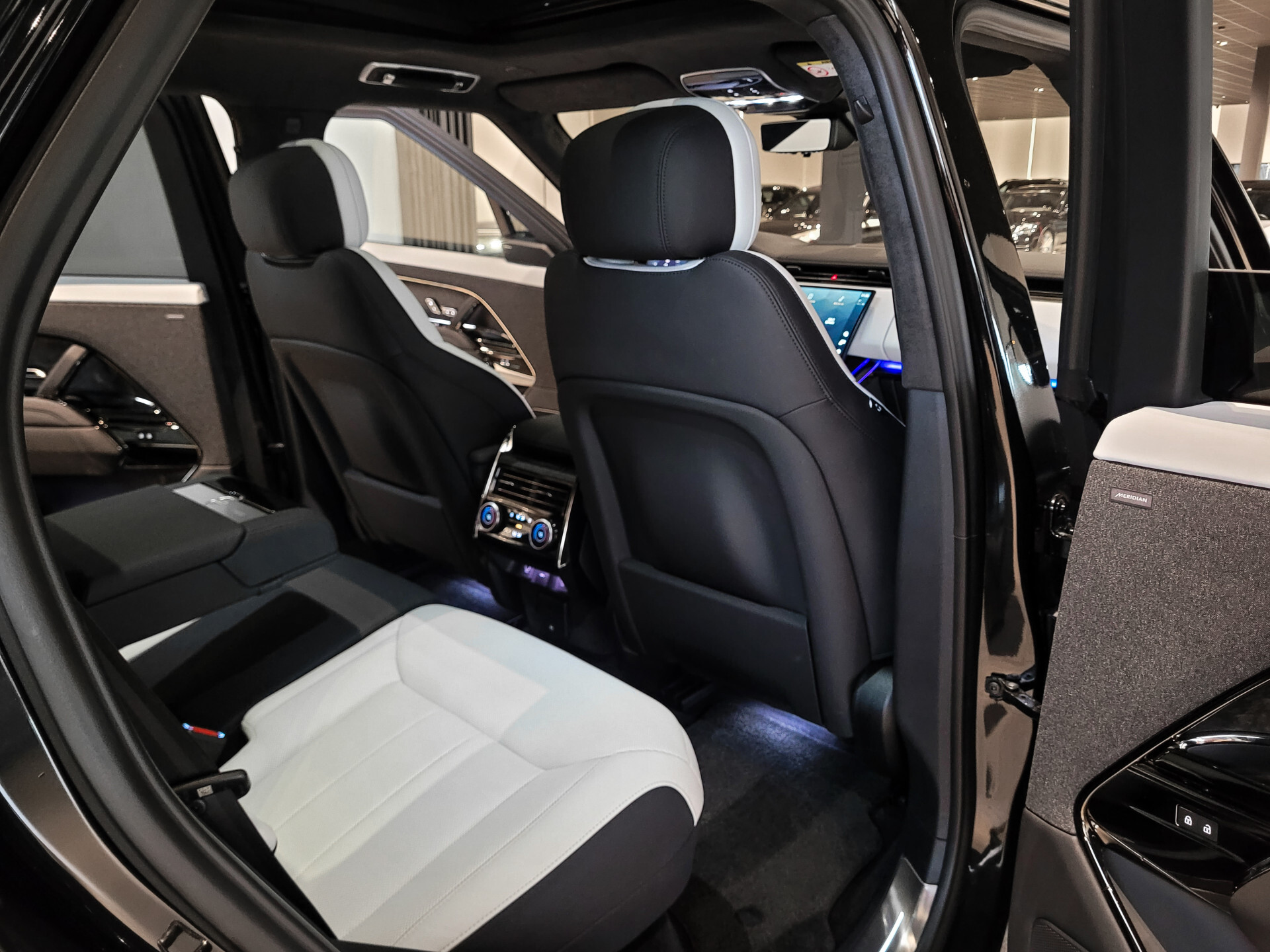 Land Rover Range Rover Sport 3.0 P510e First Edition Light Cloud leder | Forced Carbon | Massage | 23" | Trekhaak | BTW Foto 31