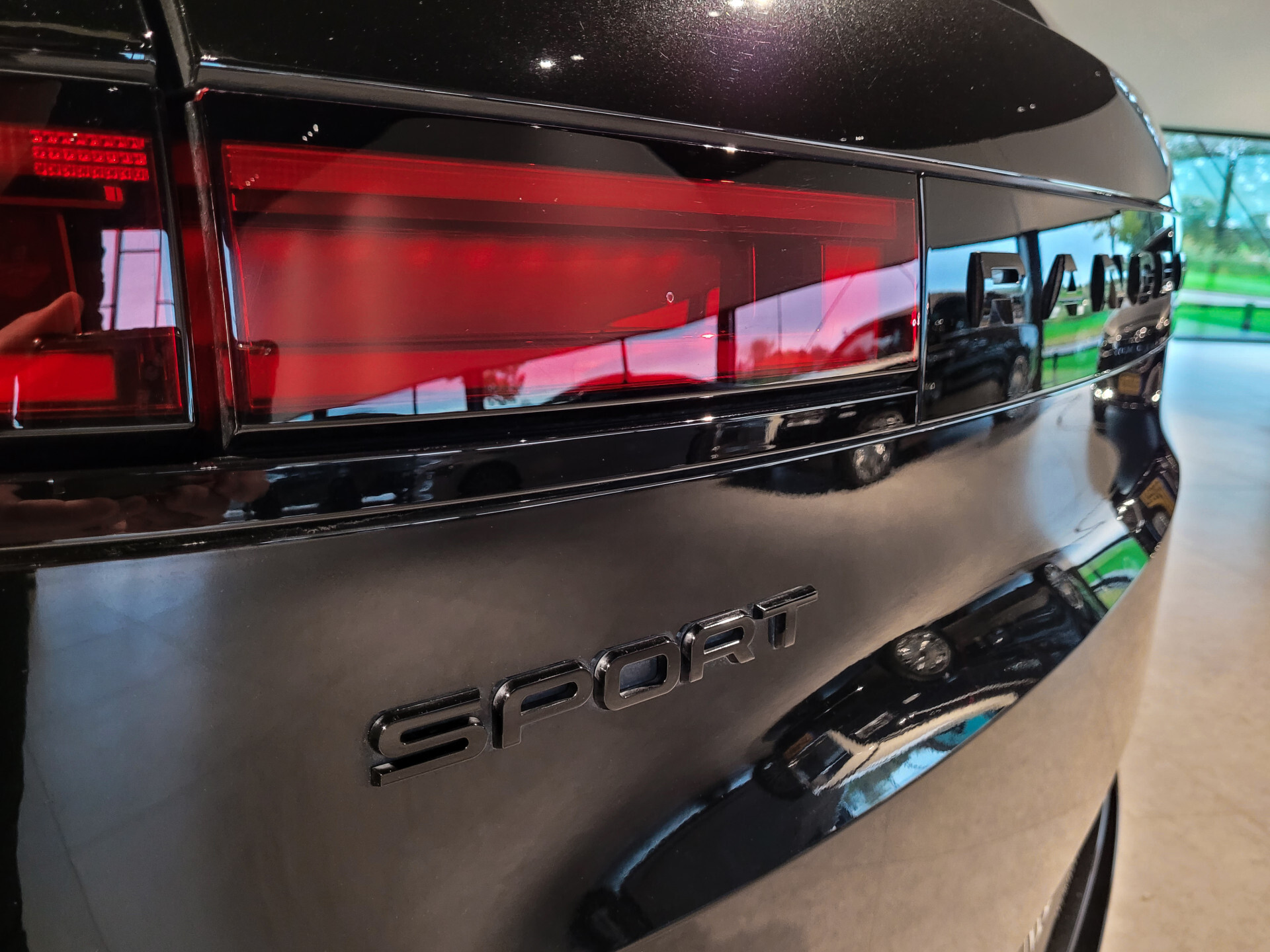 Land Rover Range Rover Sport 3.0 P510e First Edition Light Cloud leder | Forced Carbon | Massage | 23" | Trekhaak | BTW Foto 35