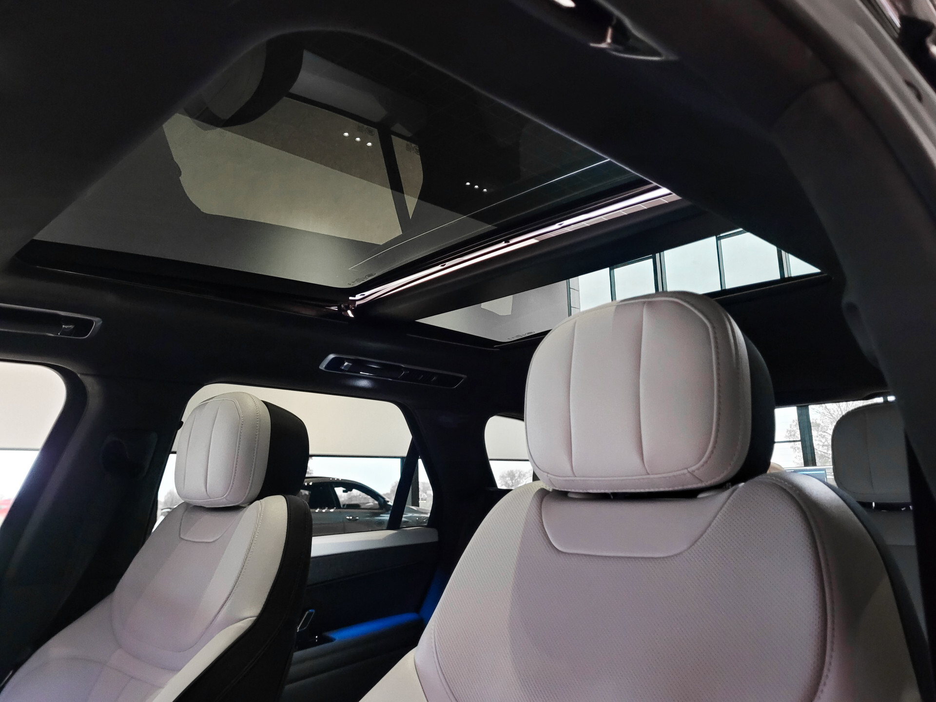 Land Rover Range Rover Sport 3.0 P510e First Edition Light Cloud leder | Forced Carbon | Massage | 23" | Trekhaak | BTW Foto 43