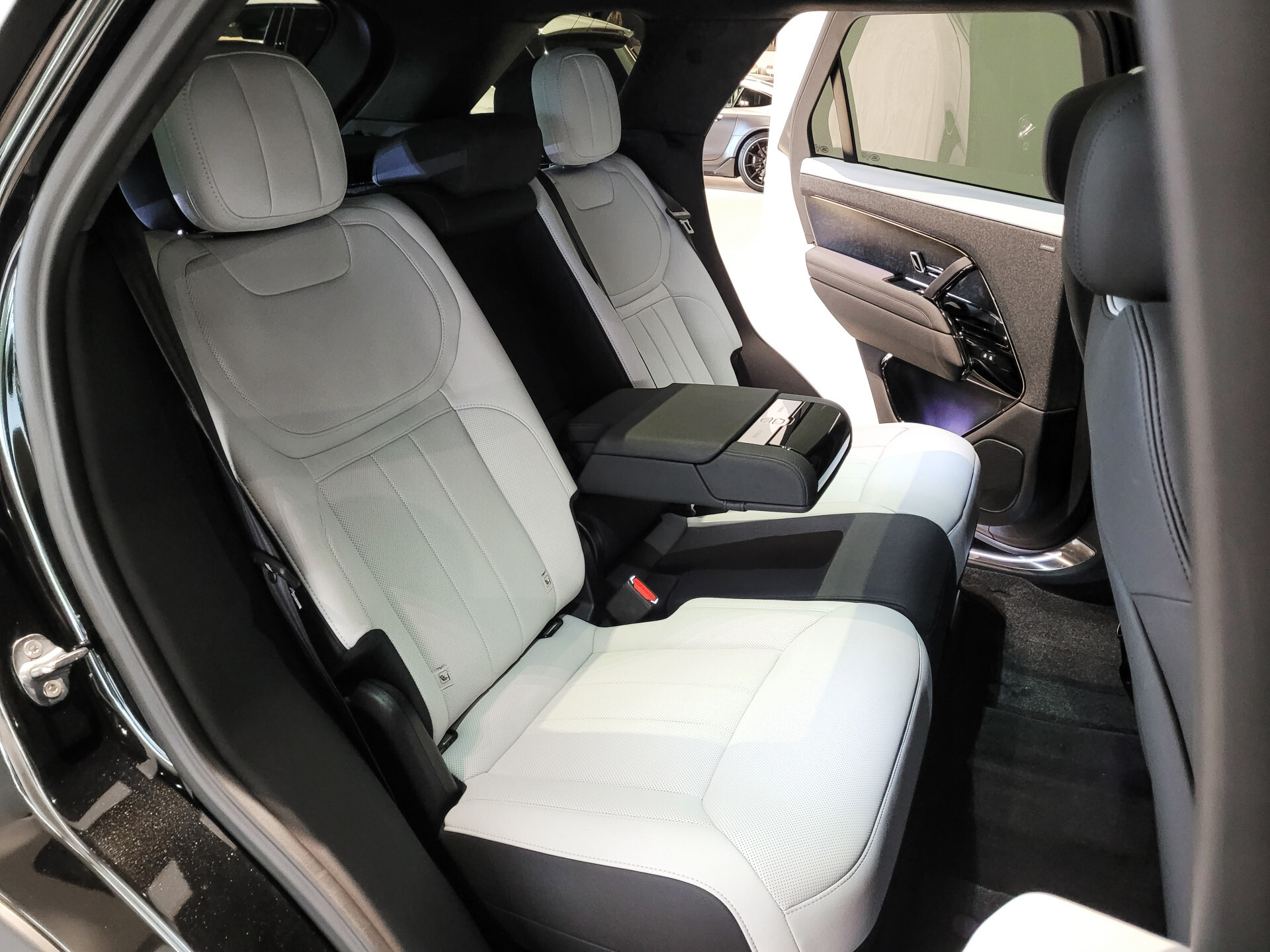 Land Rover Range Rover Sport 3.0 P510e First Edition Light Cloud leder | Forced Carbon | Massage | 23" | Trekhaak | BTW Foto 7