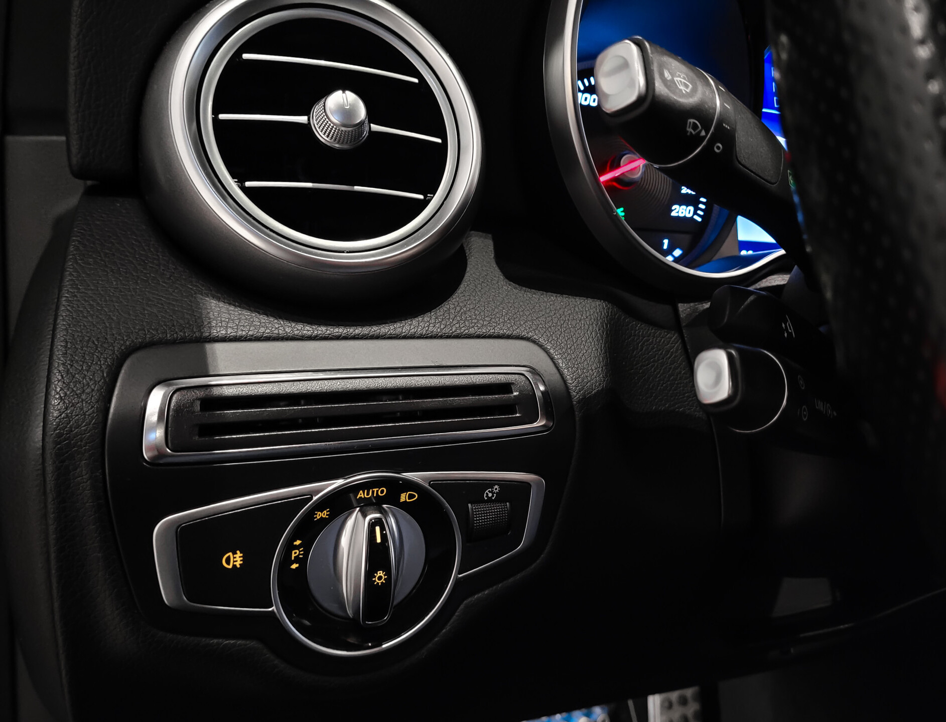 Mercedes-Benz C-Klasse 200 AMG Leder | Carbon | Burmester | 20" | ILS | Comand | Sfeerverlichting | Memory | Volledige historie Foto 18