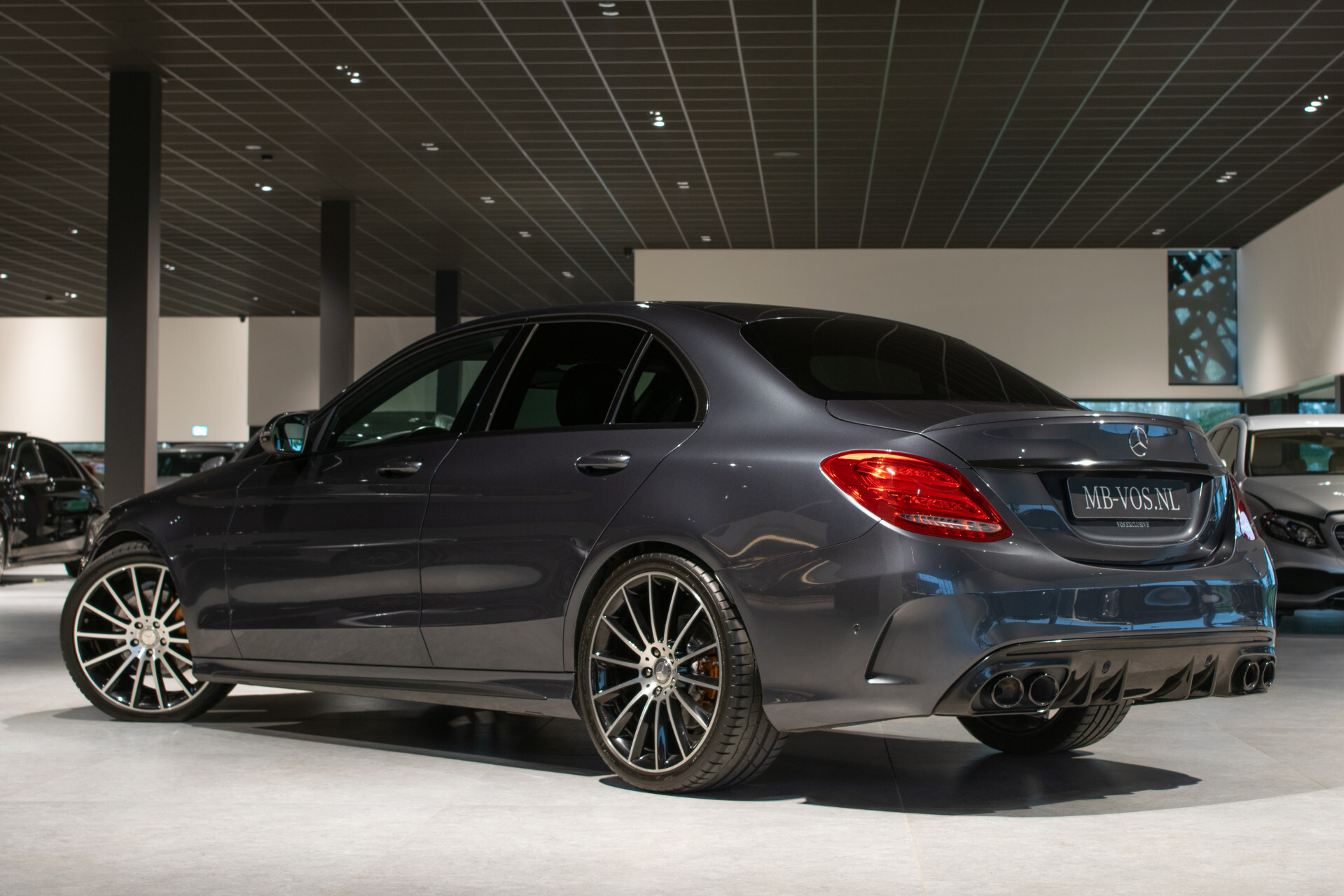 Mercedes-Benz C-Klasse 200 AMG Leder | Carbon | Burmester | 20" | ILS | Comand | Sfeerverlichting | Memory | Volledige historie Foto 2