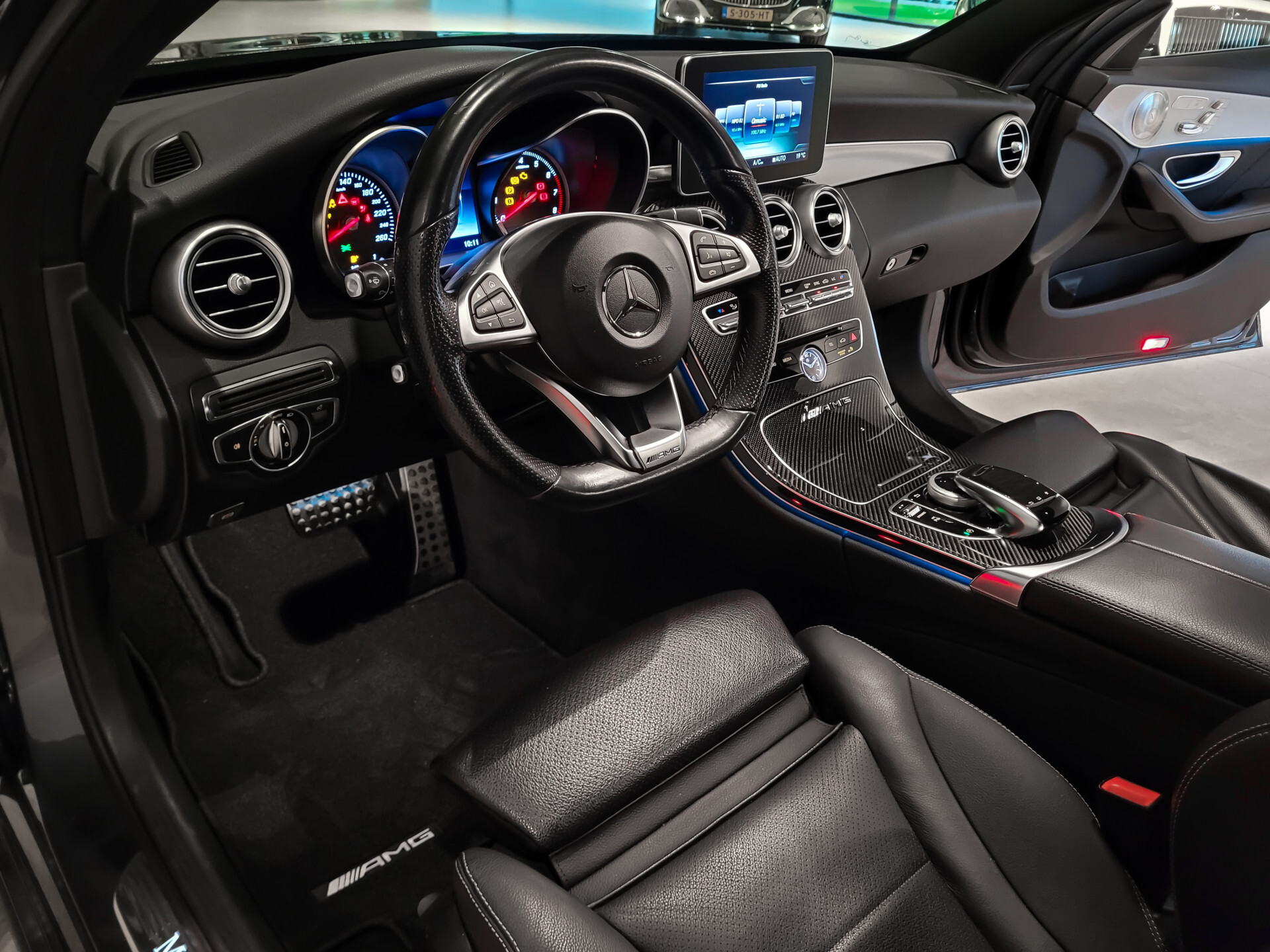 Mercedes-Benz C-Klasse 200 AMG Leder | Carbon | Burmester | 20" | ILS | Comand | Sfeerverlichting | Memory | Volledige historie Foto 20