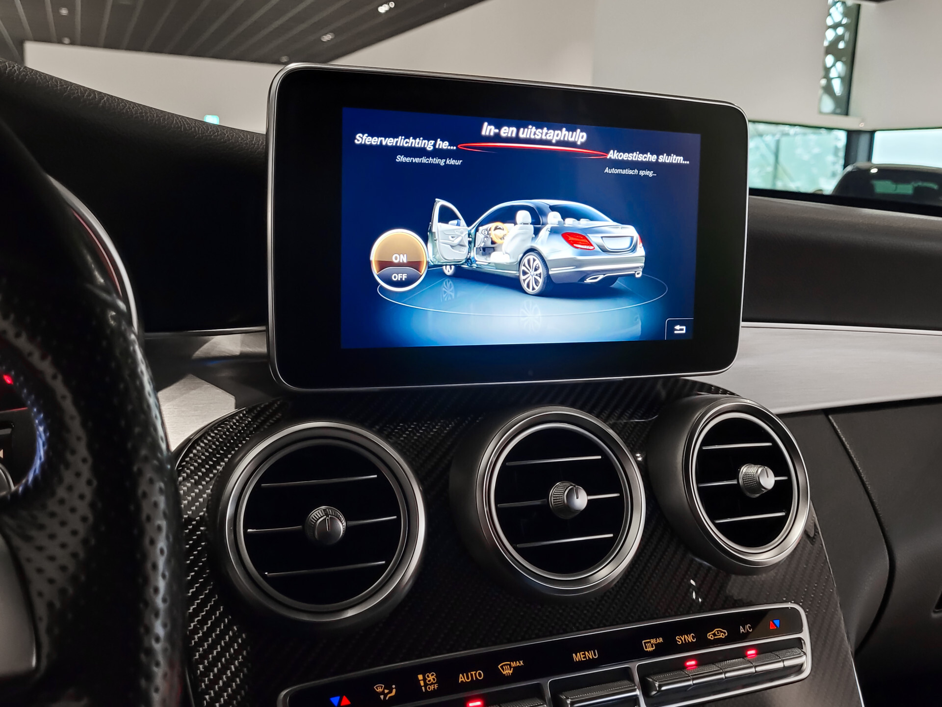 Mercedes-Benz C-Klasse 200 AMG Leder | Carbon | Burmester | 20" | ILS | Comand | Sfeerverlichting | Memory | Volledige historie Foto 21