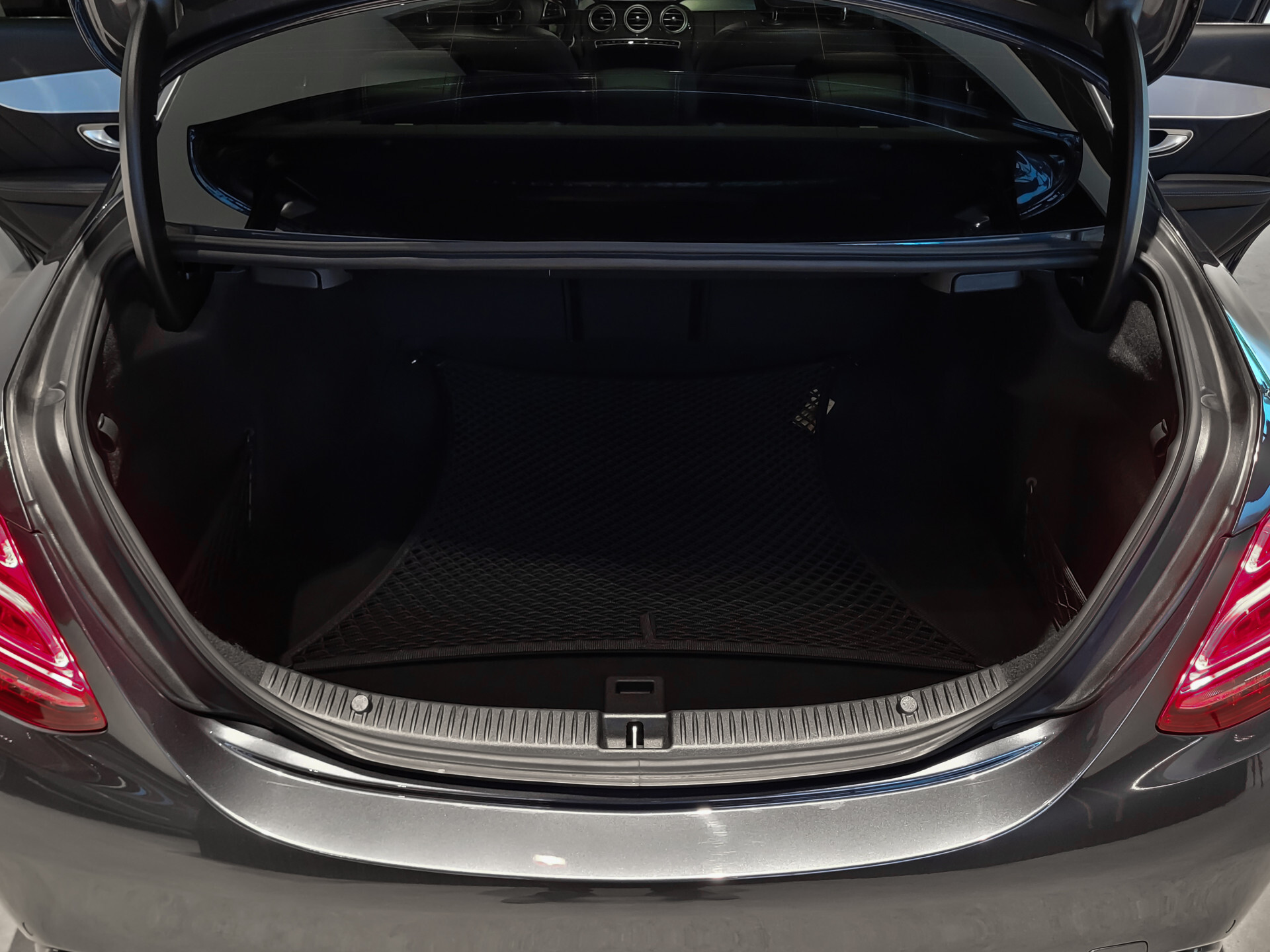 Mercedes-Benz C-Klasse 200 AMG Leder | Carbon | Burmester | 20" | ILS | Comand | Sfeerverlichting | Memory | Volledige historie Foto 35