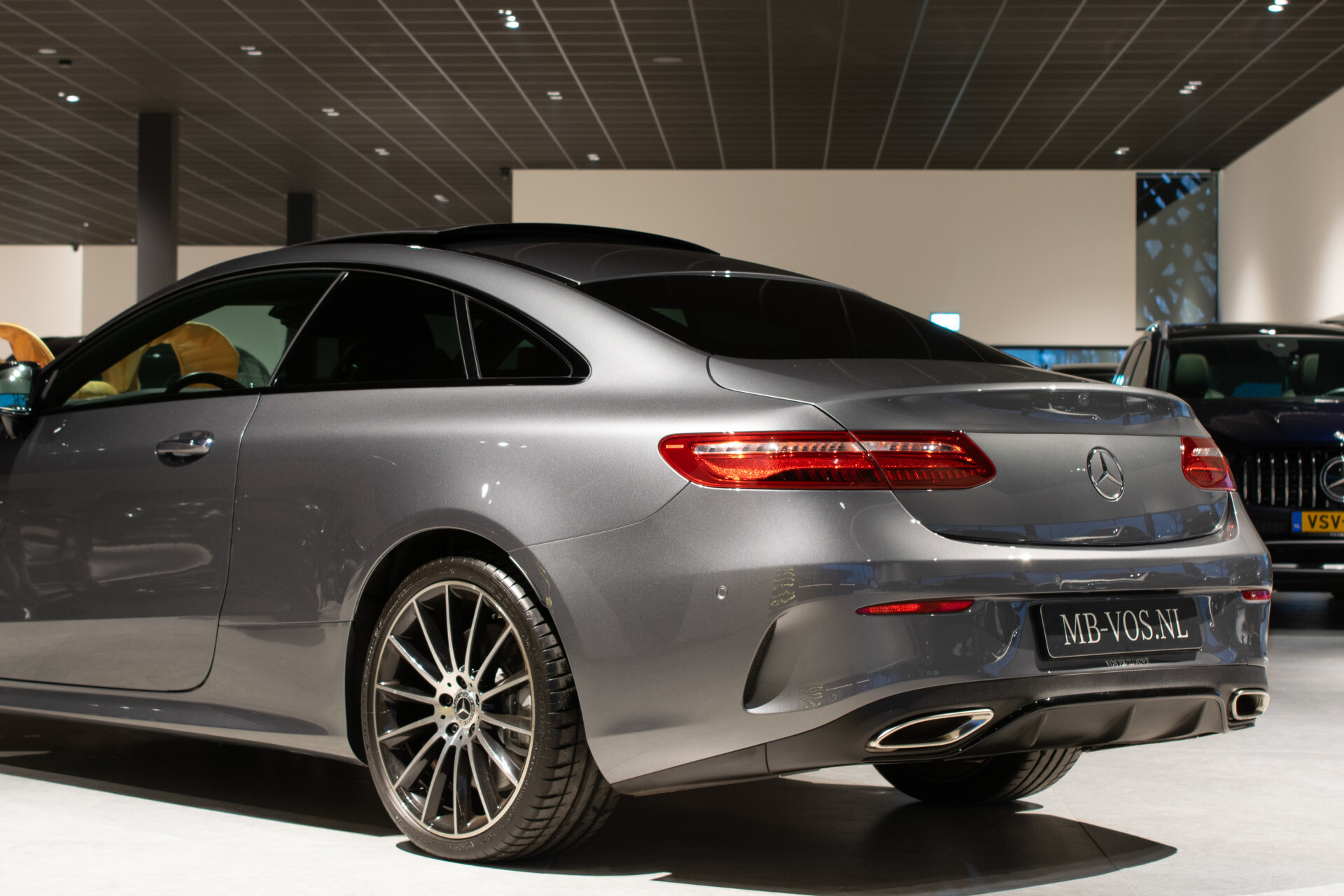 Mercedes-Benz E-Klasse Coupé 400 4-M AMG Night | ACC | Keyless | Soflclose | Mem | Panorama | Ambient | MULTIBEAM | 20" | New Service Foto 2