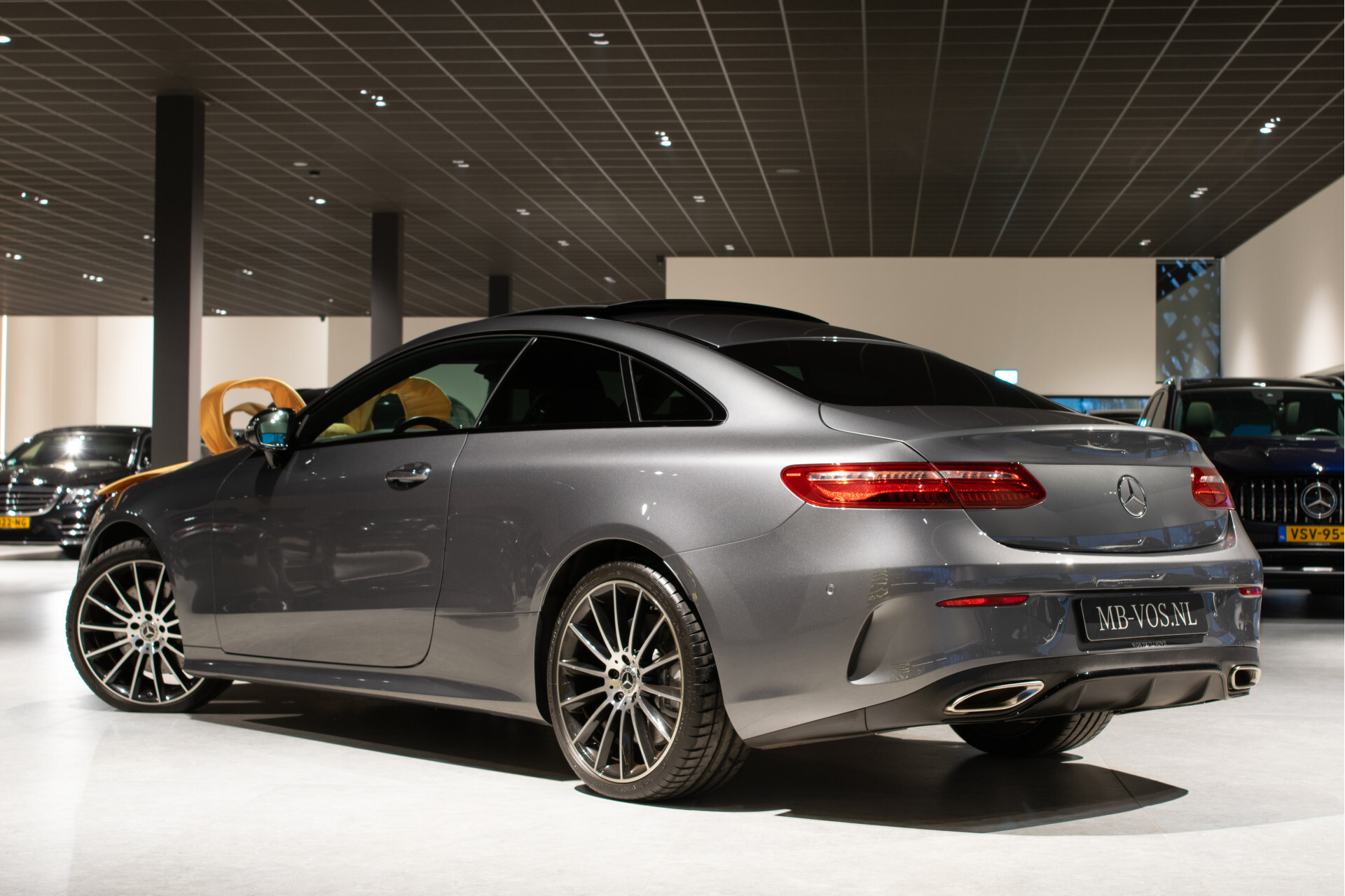 Mercedes-Benz E-Klasse Coupé 400 4-M AMG Night | ACC | Keyless | Soflclose | Mem | Panorama | Ambient | MULTIBEAM | 20" | New Service Foto 4