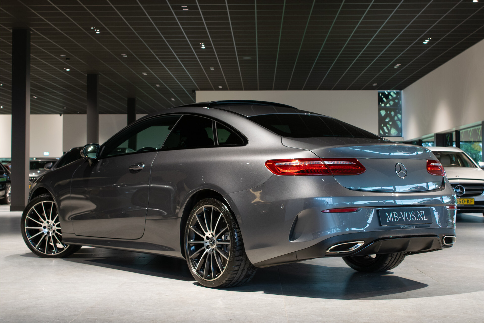 Mercedes-Benz E-Klasse Coupé 400 4-M AMG Night | ACC | Keyless | Soflclose | Mem | Panorama | Ambient | MULTIBEAM | 20" | New Service Foto 6