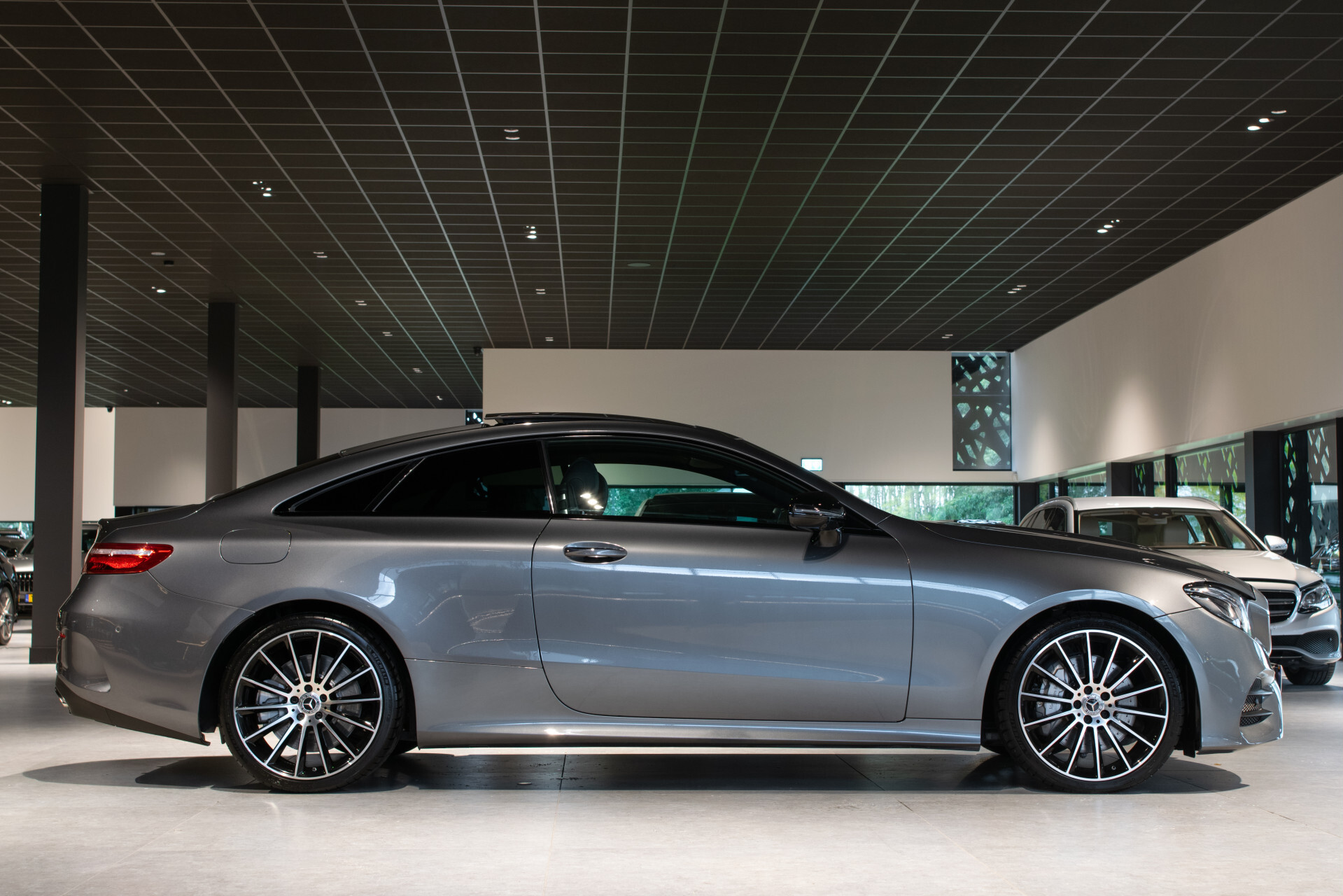 Mercedes-Benz E-Klasse Coupé 400 4-M AMG Night | ACC | Keyless | Soflclose | Mem | Panorama | Ambient | MULTIBEAM | 20" | New Service Foto 7