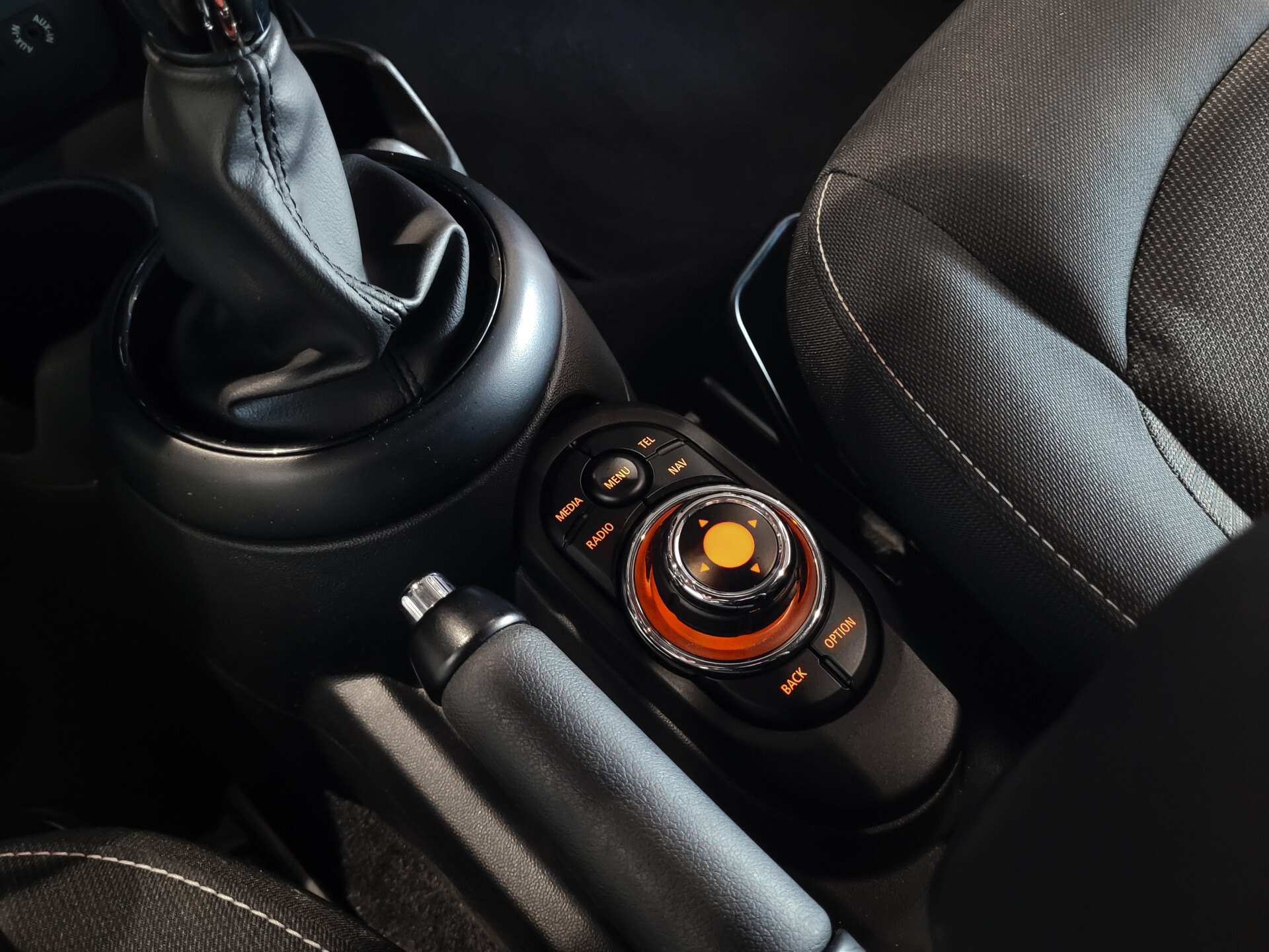 MINI 1.5 Cooper Business BLACK NL auto | Cruise | New service | LM velgen Foto 18