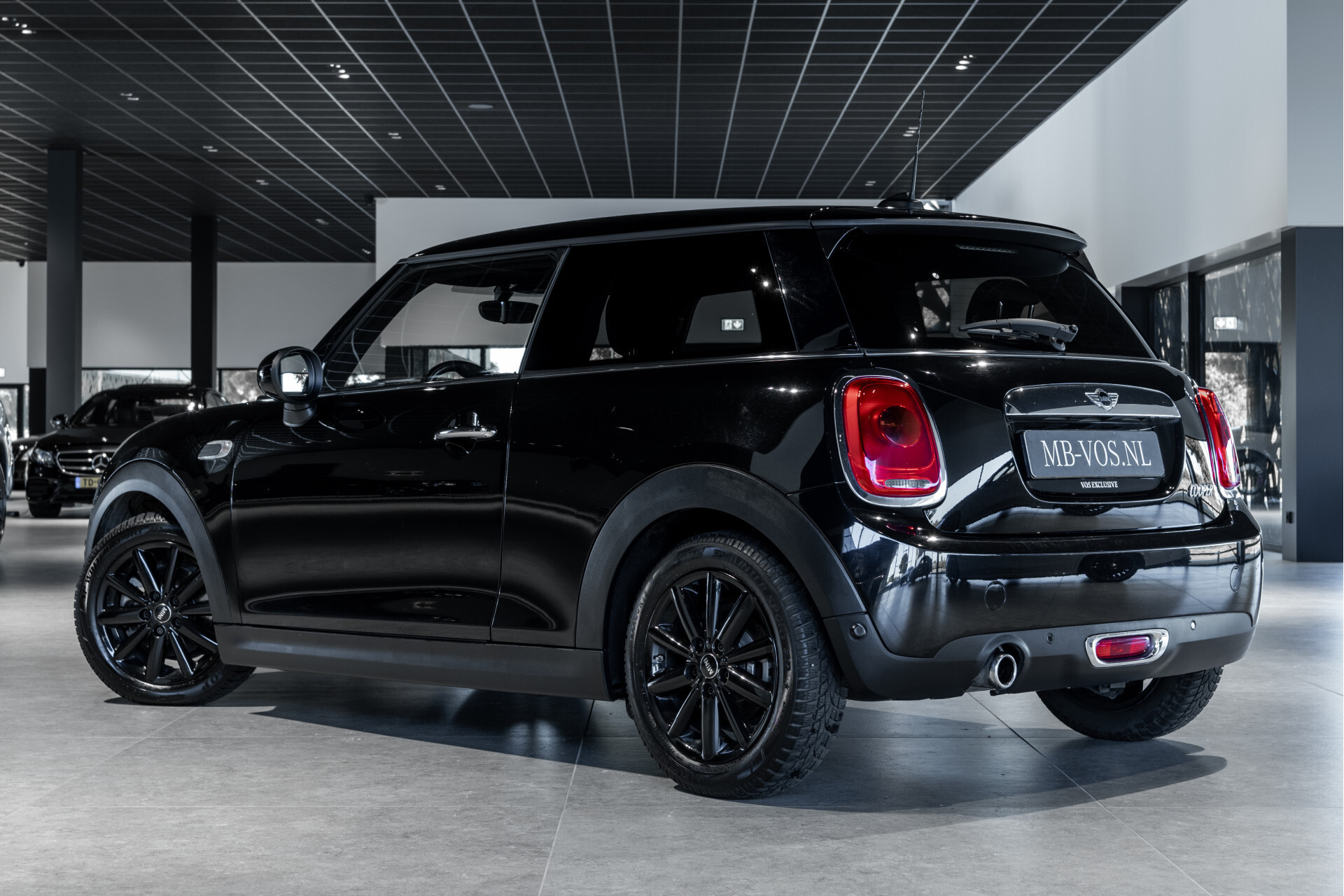 MINI 1.5 Cooper Business BLACK NL auto | Cruise | New service | LM velgen Foto 2